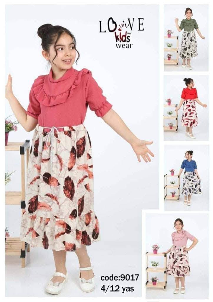 سعار مناسبة نص سعر

نص مكتوب في الصور:
- LOVE kids wear code:9017 4/12 yas
- LOVE kids wear code:1319 4/12 yas