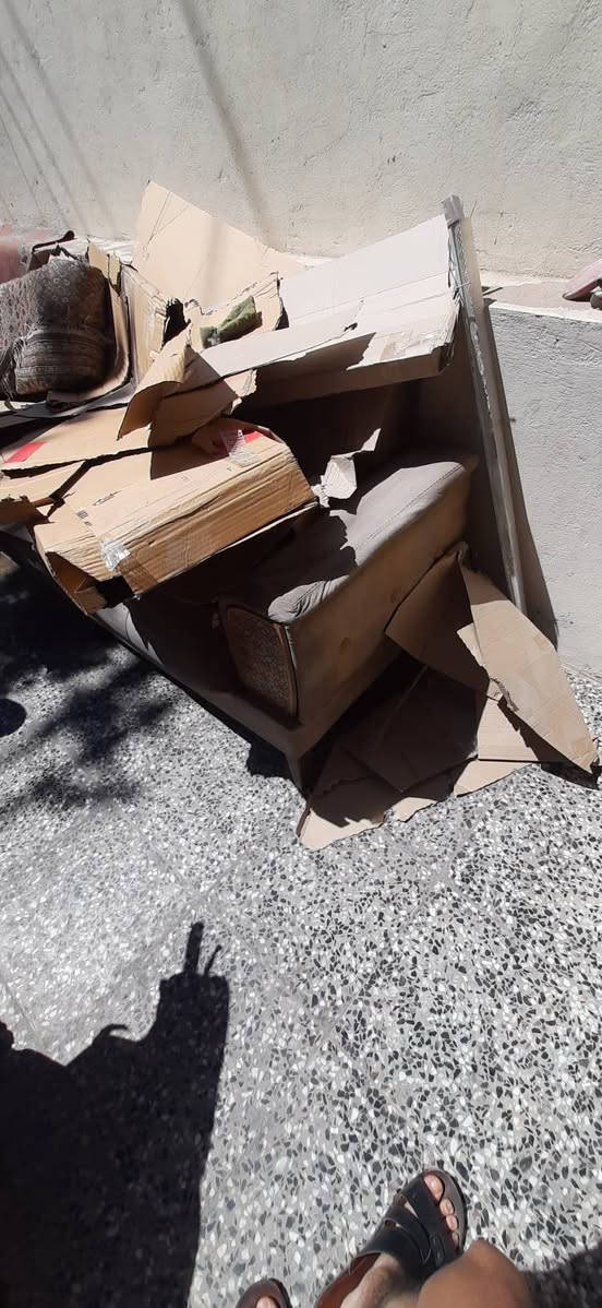 تخم للبيع كرسين و نص قنفه وقنفه طويله سعر ٦٠ الاف قفل العنوان بغداد الجديده كلشي مابي
نضيف ***********
