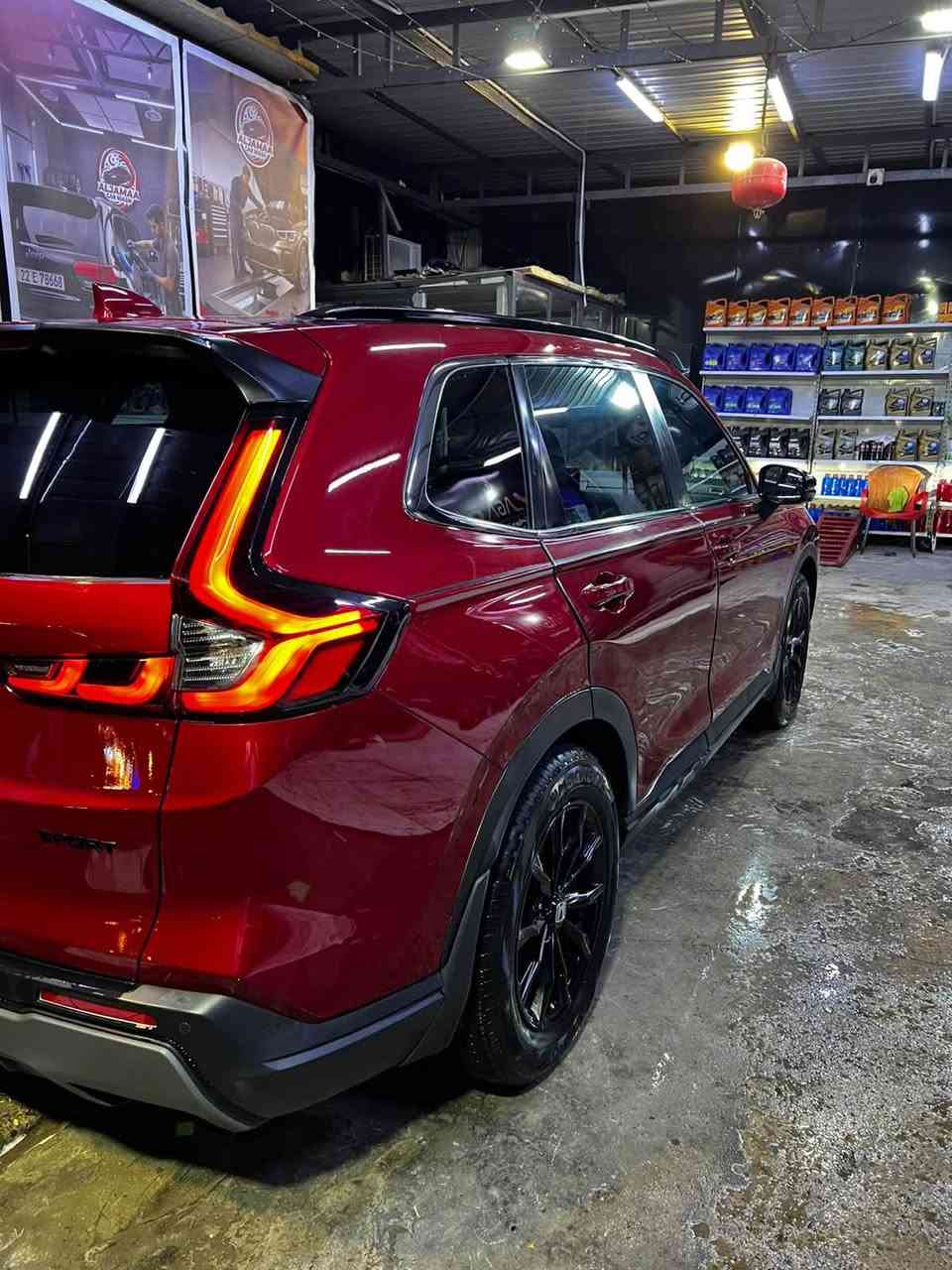 Honda CR-V Sport-L Hybrid 2025 للبيع
• هايبرد 2.0L – 204 HP
• ممشى 12,000 كم فقط
• AWD دفع رباعي
• فتحة سقف كهربائية
• كراسي جلد + كهربائية + تدفئة
• ذاكرة كرسي السائق
• رادارات وحساسات أمامية وخلفية
• Blind Spot مراقبة النقطة العمياء
• Rear Cross Traffic Alert تنبيه حركة المرور الخلفية
• Adaptive Cruise Control مثبت سرعة متكيف
• Lane Keeping Assist تحديد ومساعدة المسار
• كاميرا خلفية متعددة الزوايا
• Power Tailgate صندوق كهربائي
• شاشة 9 إنج + Apple CarPlay / Android Auto لاسلكي
• شحن لاسلكي للموبايل
• تحكم مناخي أوتوماتيك Dual Zone
• إضاءة LED
• جنوط 18 إنج Sport

📍 بغداد – حي الجامعة
💰 السعر: 25,200$
📞 ***********

ملاحظة: طخة بسيطة جدا صارت اثناء النقل بصندوك السيارة موضحها بالصور وتم تصليحها

