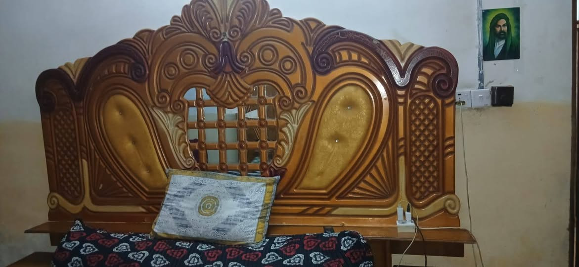 البيع قرفه اخشاب ٦بيبان جديده كامله مكانها حفريه لاستفسار على رقم ***********☆***********
