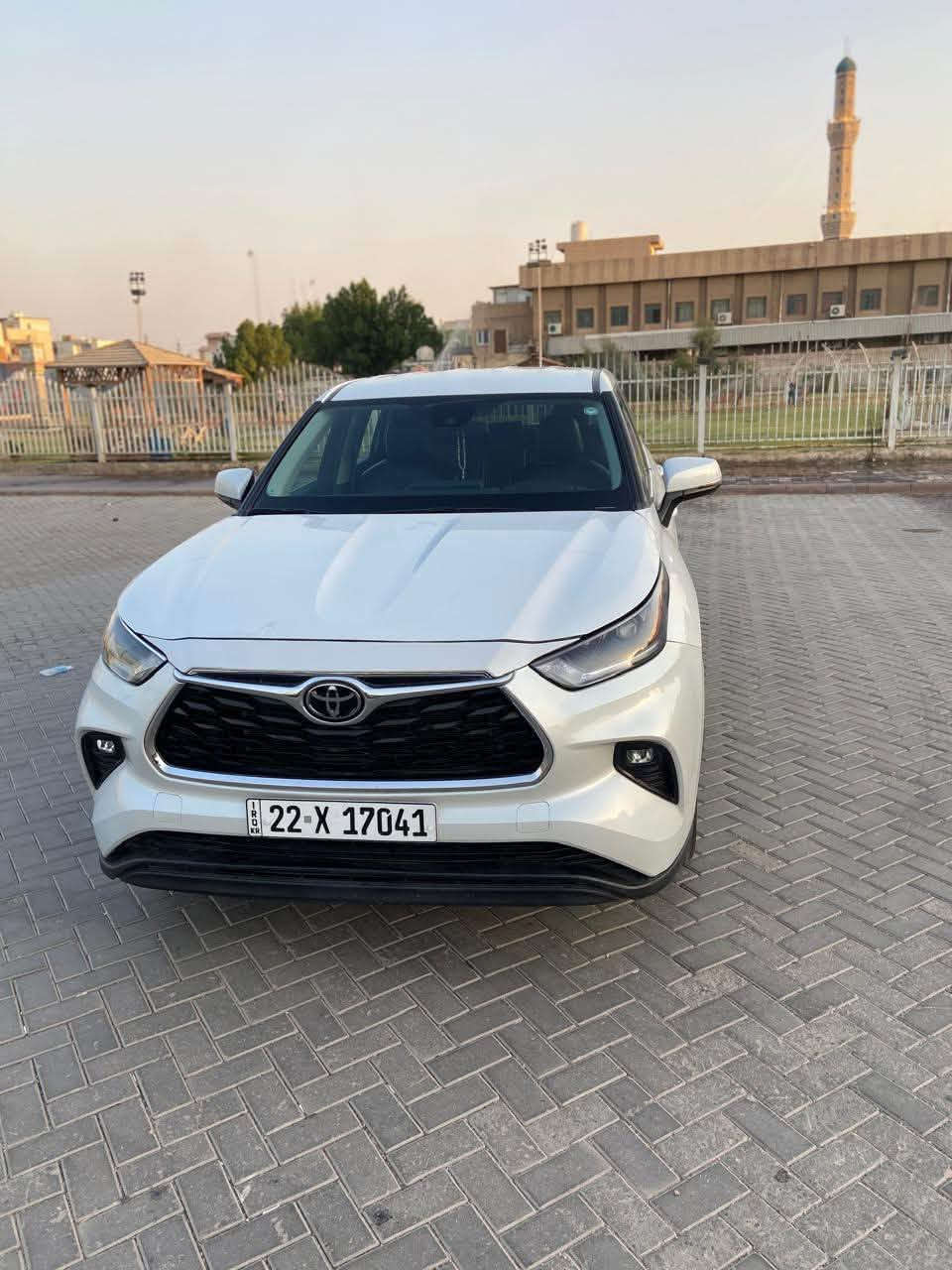 للبيع Toyota Highlander LE 2023
🇺🇸 وارد أمريكي
📍 رقم أربيل
⚪ اللون: أبيض
الممشى: 9,000 ميل فقط
بدون صبغ
صور الحادث موجودة

المواصفات:
• محرك 2.4 تيربو – 4 سلندر
• قوة 265 حصان
• قير أوتوماتيك 8 سرعات
• 3 صفوف مقاعد – تتسع إلى 8 ركاب
• شاشة Toyota Multimedia قياس 8 إنج
• Apple CarPlay + Android Auto لاسلكي
• Smart Key + تشغيل بصمة
• باب خلفي كهربائي
• تحكم مناخي أوتوماتيك 3 مناطق
• مقعد سائق كهربائي
• جنوط ألمنيوم 18 إنج
• مرايا كهربائية مدفأة مع إشارات
• LED أمامي وخلفي
• Blind Spot Monitor مراقبة النقطة العمياء
• Rear Cross-Traffic Alert تنبيه حركة المرور الخلفية
• Radar Cruise Control مثبت سرعة راداري
• Lane Departure Alert تنبيه الخروج عن المسار
• Lane Tracing Assist مساعد المحافظة على المسار
• Pre-Collision System نظام ما قبل الاصطدام
• Automatic High Beam إضاءة عالية أوتوماتيكية
• 8 Airbags
• كاميرا خلفية
• USB ومداخل شحن متعددة

💰 السعر: 280 ورقة

📍 بغداد 
📞 ***********
سيارة نضيفة و ممشاها قليل
