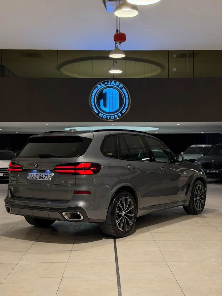 السلام عليكم  
‏Bmw x5 40i 2024  خليجي وكالة العروش
السيارة m package بلادي شركة العروش  ماشيه 40 الف كيلو
🚨بصمتين شركة وياها 
السيارة فول مواصفات (بانوراما وكشنات جلد مشمشي بلاد وتدفئة وكهرباء وميموري ورادار امامي وخلفي واوتو بارك وداتا شو وكامرات ٣٦٠ درجة وصندوك كهرباء وبصمة وشاشة جبيرة وبردات بلادي وكيجات ديجتال ومحرك ٦ سلندر توين توربو b58 ولايتات ليزر  وكير كرستال  وداخل مشمشي بلادي وبعد مواصفات هواية وكوب هولدر تدفئة وتبريد
علما السيارة x drive 
السياره رقم وفحص وهزه كله جديد
السعر : 540$ ورقة 
للأستفسار:*********** 
العنوان:السليمانية المعارض الجديده معرض (الجاف)
