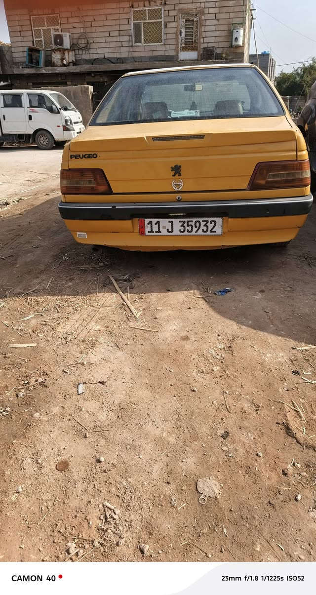 بيجو 405 سياره مكفوله من ضربه سياره نضيفه كير فرنسي محرك مكفول تبريد تدفئه كله شغال مصفره  حداديه نص عمر مديل 15 العنوان كربلاء سعر 33بيهه مجال     ***********
