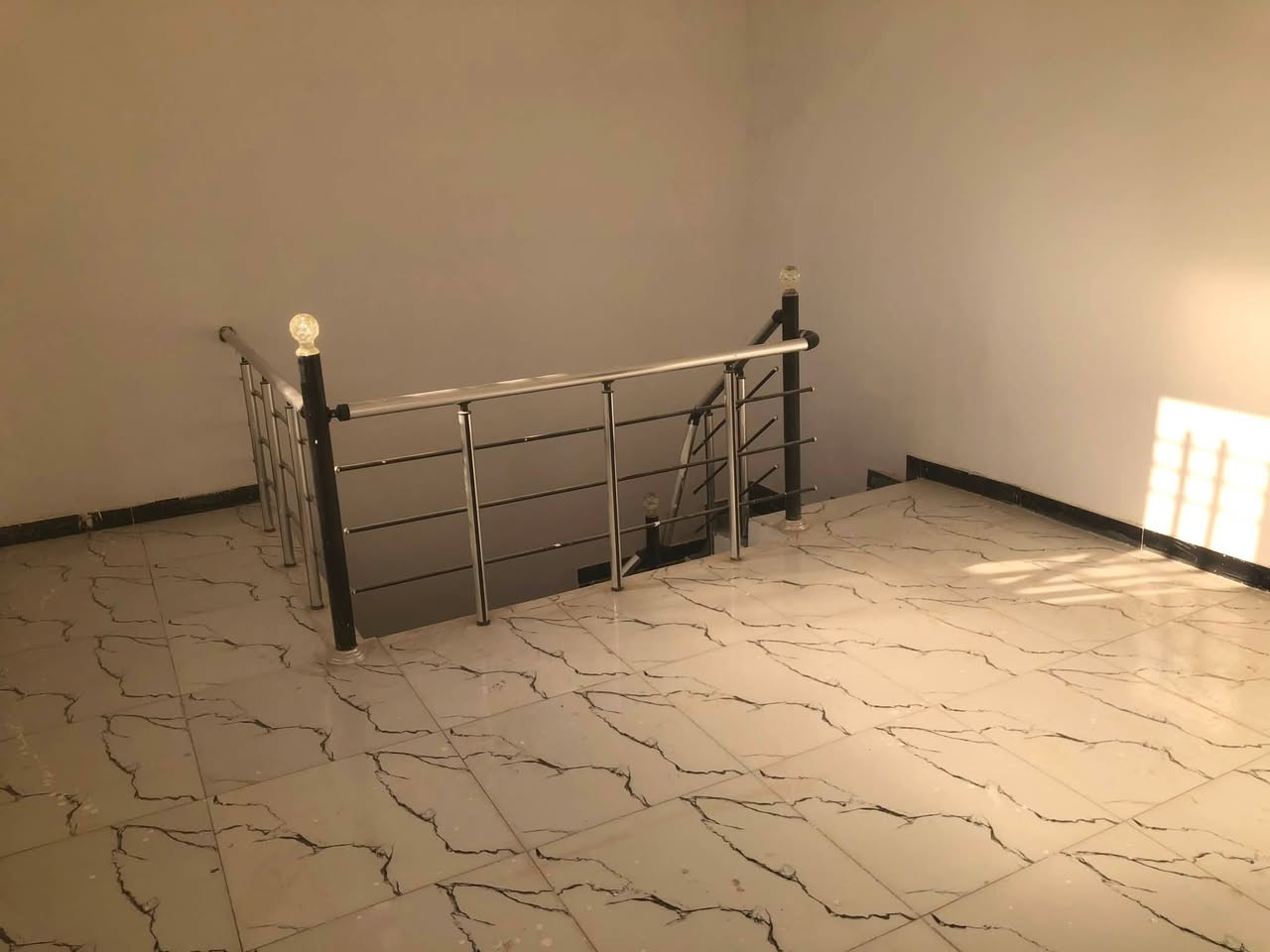 سلام عليكم بيت 🏠 للبيع مساحة 100متر /موقع  📍الدورة البوعيثة مجمع الرحمن  قريب من شارع العام كلش الفرع السابع 
المعلومات اكثر اتصل على الرقم التالي 
***********

