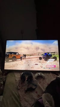 اكس بوكس وان اس ذاكره 512 للبيع نضيف بمعنه الكمله وبي شتراك كيم باص شه...