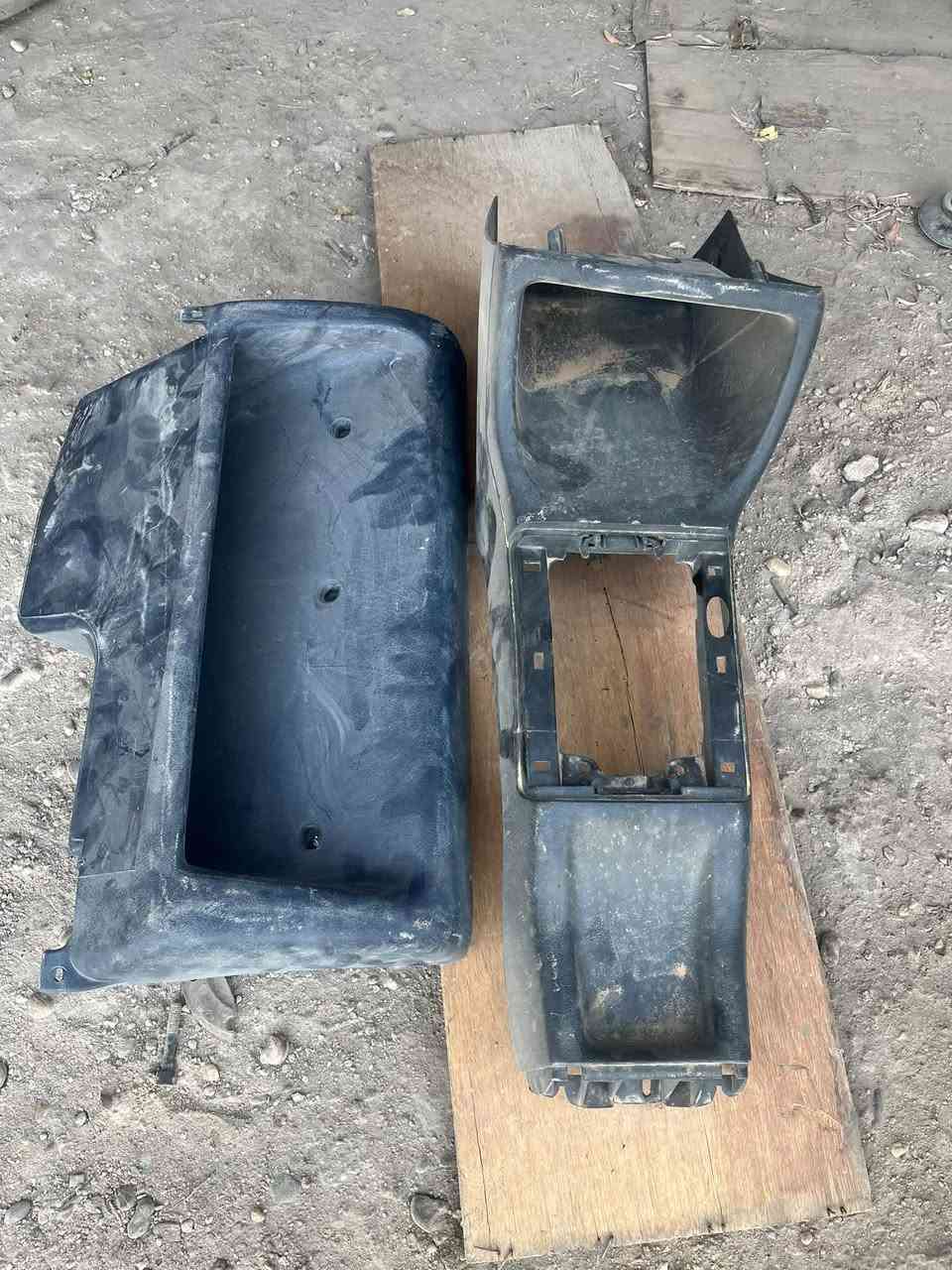 سلام عليكم غراض كولف للبيع كلشي متوفر وشرط اصلي وكلشي بسعره ضفيره كير وتو مكصوصه لاستيك ابواب  جك اصلي ساعه دشبول اصلي لايتات اصليه دبه ماء  مكان فلوجه يوجد توصيل ***********
