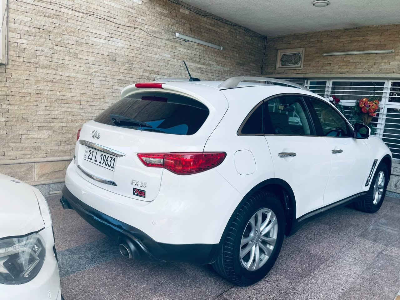 السلام عليكم عندي انفنتي 2011 fx امريكي لون صدفي مكفول من الصبغ ماعدا طخه بسيطه على كد شبر بالجاملغ الامامي والدعاميه صبغ محرك جديد شادلها مال حاويه تبريد ثلج بتاري جديد صدر جيد السيارة حلوه ومتعبك اتريد تحويل او وكالة اريدها 11500 وبيها مجال بسيط للستفسار *********** طبعا كلشي اكو بالسوك الجديد يفرق عن يرادله مصرف بغداد, العراق
