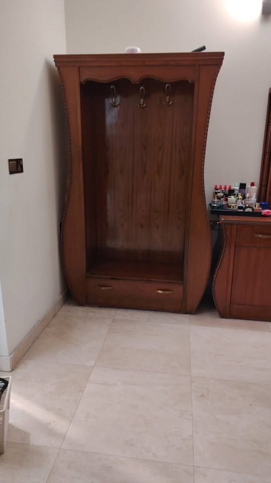 سلام عليكم
غرفة نوم صاج  نظيفة جداد
6 باب وملحق وملحق للبيت والانتقال بيت اصغر 
السعر 
500الف فقط 
زيونة قرب ساحة ميسلون 
***********

