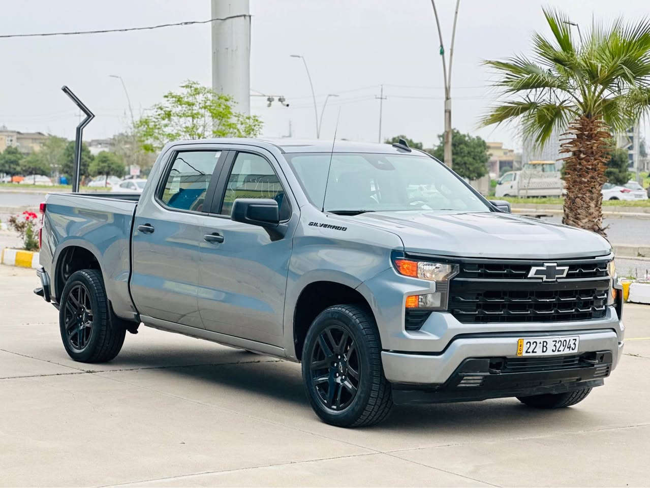 2024 CHEVROLET SILVERADO, C1500 CUSTOM

للبيع 

شوفرليت سلفرادو وارد امريكي موديل 2024
باب طويل بدي قصير 

حادث حافه البنيد صبغ + باب خلفي ايمن
صور حادث موجود 👇🏻

باقي السيارة مكفولة شواصي مكفولة

سعر 260 ورقة 

حجم محرك 2700 تون تيربو ✈️✈️

بصمة تشغيل وتشغيل عن بعد 

رادار امامي تحديد مسار توقف ذاتي

باب طويل بدي قصير المرغوب 

قطعتين تبريد 

شاشة وكامرة دوارة

رقم اربيل الجديد  
📞☎️***********

مكان السيارة اربيل (معرض اربيل كارس ) أربيل, العراق

نص مكتوب في الصور:
- 4 / 12