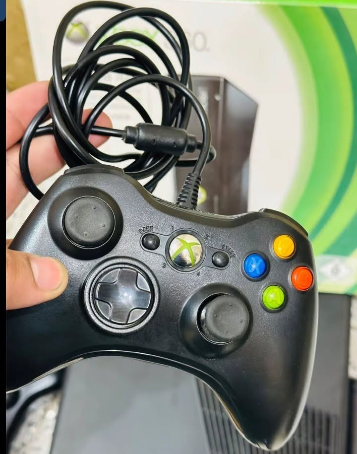 سلام عليكم جهاز اكس بوكس 360 مهكر جديد مستعمل فقط سبوعين للبيع  مع جوستك 2 وملحقلت كاملة يحتوي على هارد ب 150لعبة حماسية 
تواصل على رقم واتساب ***********
موقع ديالى _بلد روز

