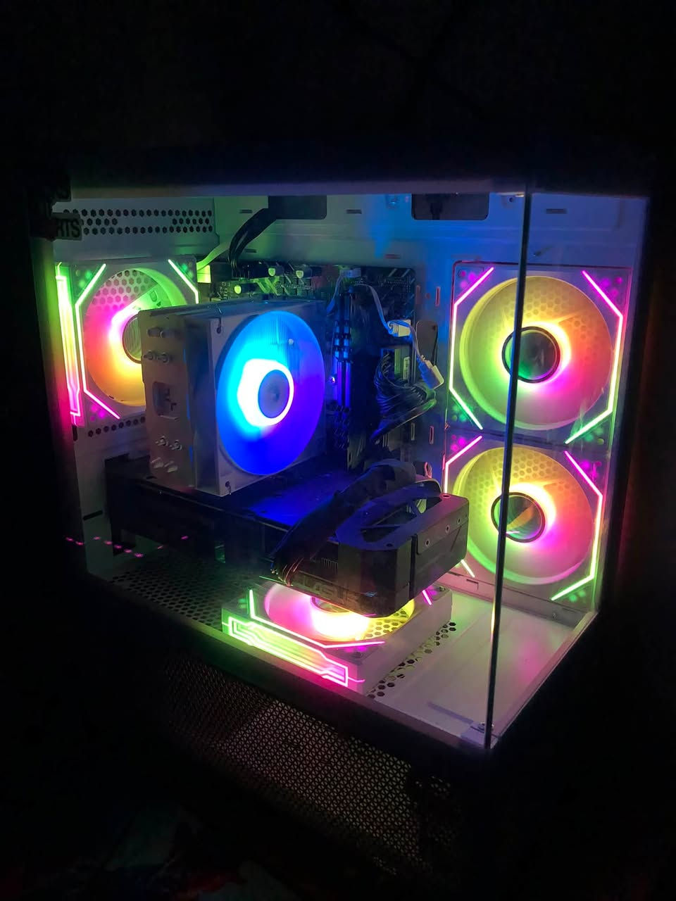للبيع   2,000,000  و بيها مجال جوه السوك والله

اقرأ المنشور كامل 
  استخدام  3 اشهر فقط – Gaming Setup كامل 

🖥️ التجميعة مناسبة للمونتاج و التصميم و للألعاب القوية تشغلك 2k بكل سهولة 

✅ المعالج: Intel Core i5-14400F (10 Cores / 16 Threads)
✅ كرت الشاشة: ASUS Dual GeForce RTX 4070 12GB
✅ اللوحة الأم: ASUS PRIME H610M-K D4 ARGB
✅ التبريد: DeepCool AG400 ARGB White
✅ الرام: 32GB DDR4 3200MHz (2×16GB) Dual Channel
✅ التخزين: Crucial NVMe M.2 SSD 1TB PCIe Gen4
✅ مزود الطاقة: FSP Hydro Pro 700W 80+ Bronze Semi-Modular
✅ الكيس: XIGMATEK ALPHARD White ARGB (Tempered Glass + ARGB Fans)

🎮 الملحقات

🖥️ الشاشة: Samsung Odyssey G5 – 27" Curved QHD (2K) – 144Hz

⌨️ الكيبورد: Redragon K569 RGB Mechanical Gaming Keyboard

🖱️ الماوس: Logitech G402 Hyperion Fury Gaming Mouse

🎧 السماعة: ASUS ROG Theta Electret Gaming Headset

🎁 هدايا مجانية البيع

🎁 Mouse Pad Gaming
🎁 Gaming Desk (ميز)
 🎁 الماوس: Logitech G402 Hyperion Fury Gaming Mouse

📍عنواني بغداد - الغزالية  (***********) متوفر واتساب و خاص

