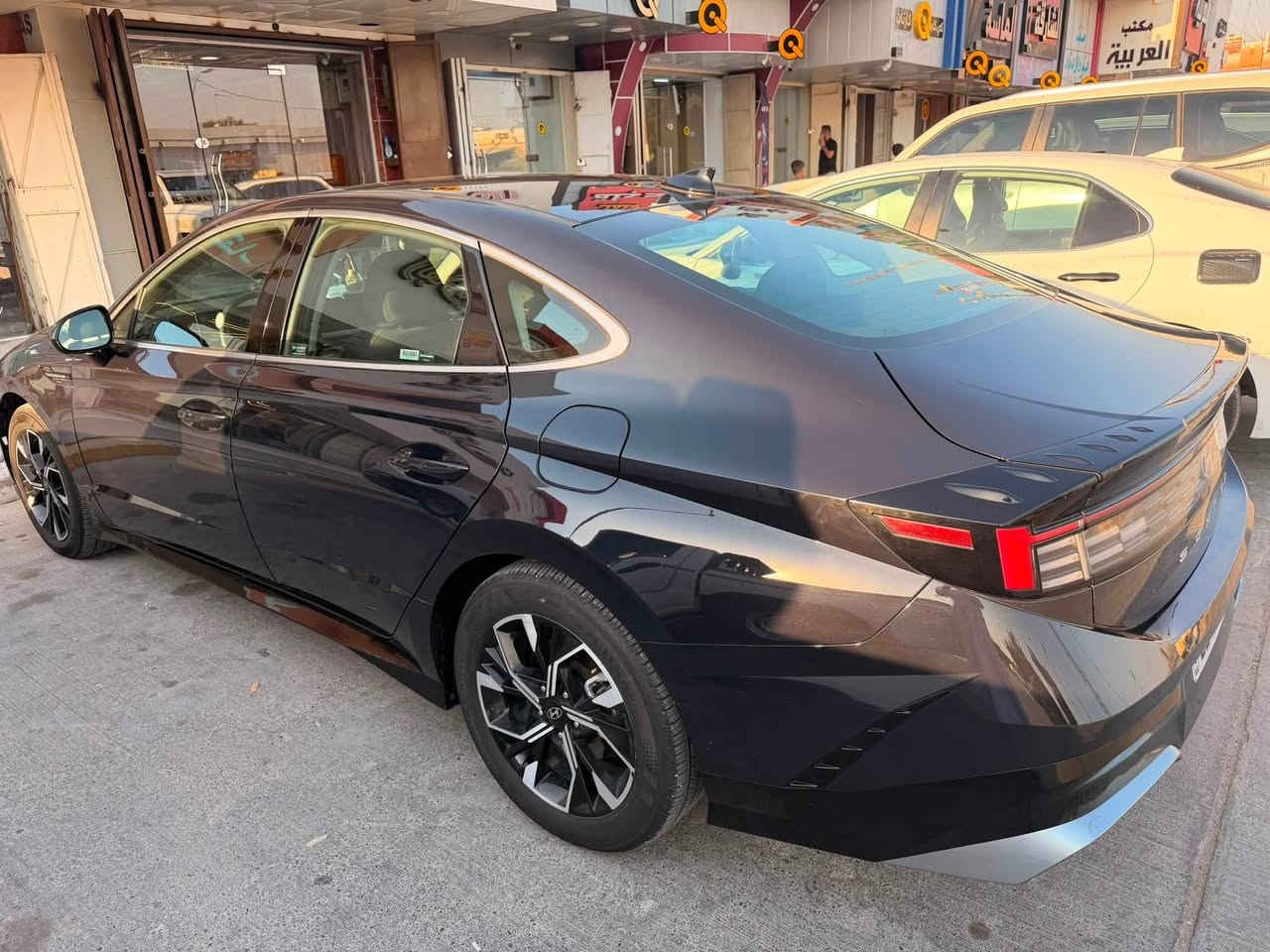 سوناتا 2025 sel
سنويه بأسمي وهزه جديد 
(مكفولة )من الصبغ والتبديل كلها كبس 
بيها فقط بارد قليل 
ماشي 20 الف
مواصفات 
--------
تشغيل عن بعد 
محرك 2500 تنفس طبيعي 
تحكم جامات عن بعد
رادار 360 
كامره دواره
كشن كهرباء 
كشنات تدفئه
بصمة تشغيل وابواب 
تحديد مسار 
توقف ذاتي امامي وخلفي
نضام ترحيب عند الاقتراب 
3 مودات قياده
اوتو هولد
هند بريك بصمه
جنطه ذكية تفتح عند الاقتراب
جام مدبل اوتو
السعر 188 بيها مجال بسيط او مراوس بكورلا هايبرد
السياره كلشي بيها بلادي ومالت الشركة 
***********
