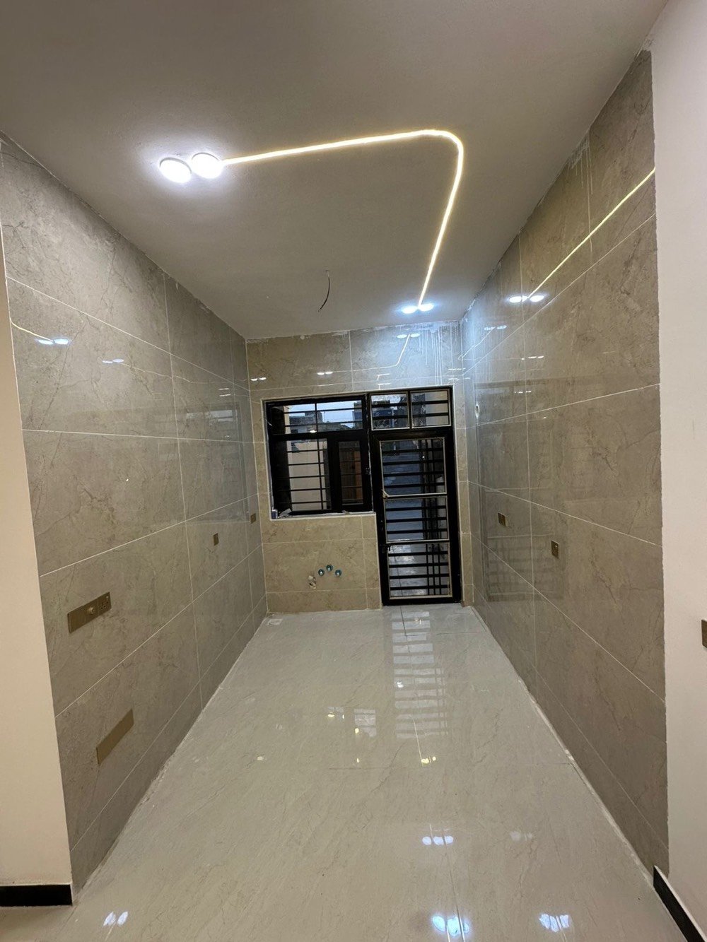 الدوره البوعيثه • ١٠٠م • ٣ غرف