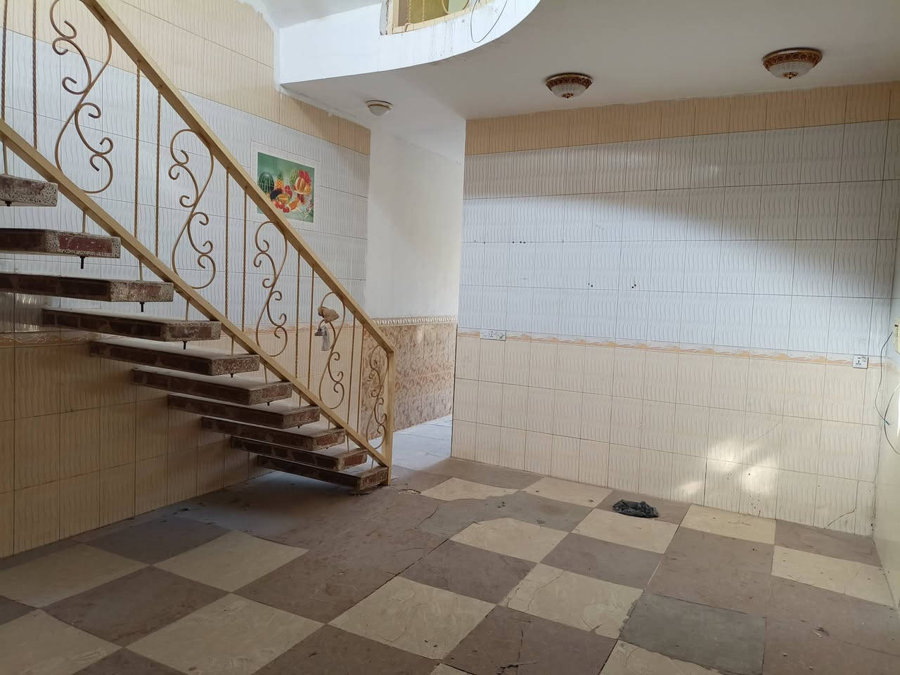 بيت للبيع العبيدي شهداء العابد عل سده قريب جدآ عل الشارع العام
للتواصل ***********
