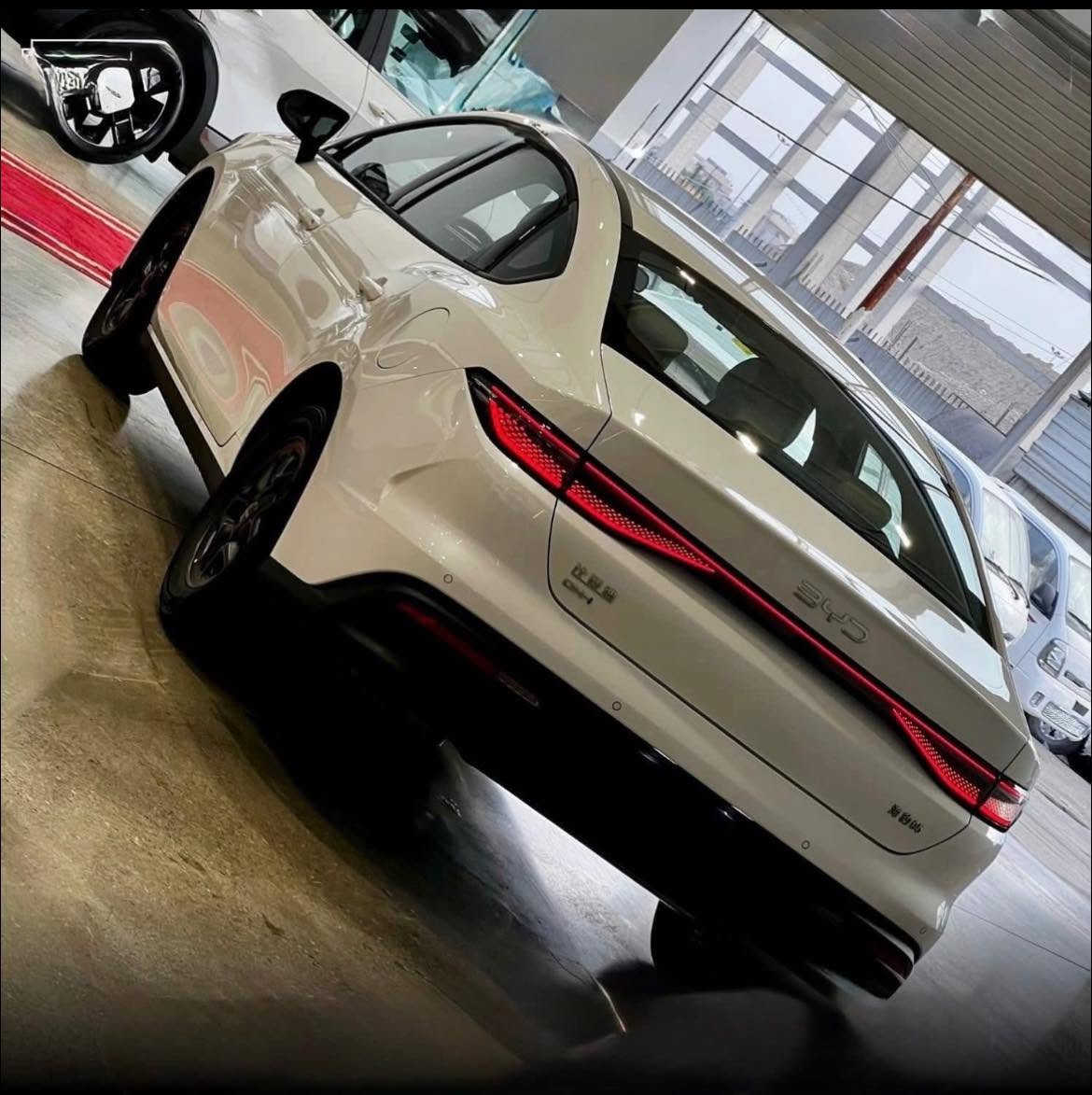 🚗 للبيع BYD Seal 5 موديل 2025 🚗

✅ موديل: 2025
✅ الممشى: 20 ألف كم فقط
✅ مكفولة وكالة
✅ رقم بغداد مميز (( رقم مميز )) انطي ويا سيارة وبلعافيه
✅ السيارة بحالة الوكالة، استخدام شخصي، ونظيفة جداً ولا تحتاج أي مصروف.

المواصفات:

- محرك 1.5 لتر (بنزين + كهرباء).
- جيار أوتوماتيك.
- تشغيل بصمة ودخول ذكي.
- شاشة وسطية كبيرة.
- Apple CarPlay وAndroid Auto.
- مثبت سرعة.
- مقاعد جلد.
- إضاءة LED.
- فرامل إلكترونية مع Auto Hold.

💰 السعر: 19,500,000 دينار عراقي (بيه مجال قليل).

📍 الموقع: بغداد أو الديوانية.

📞 للاستفسار والمعاينة التواصل على الخاص أو الاتصال.
*********** غير متواجد على الفيس 
الجاد فقط، والله يرزق الجميع.
