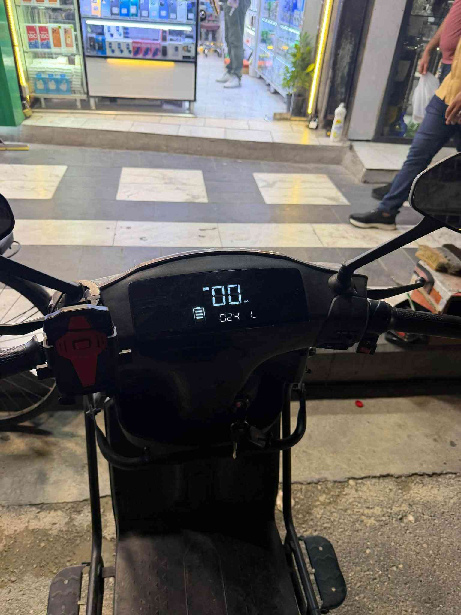 سكنس شحن بطاريه ليثيوم للبيع ب800 وبيها مجال قليل دراجه جديده ماشيه قليل للتواصل ***********
