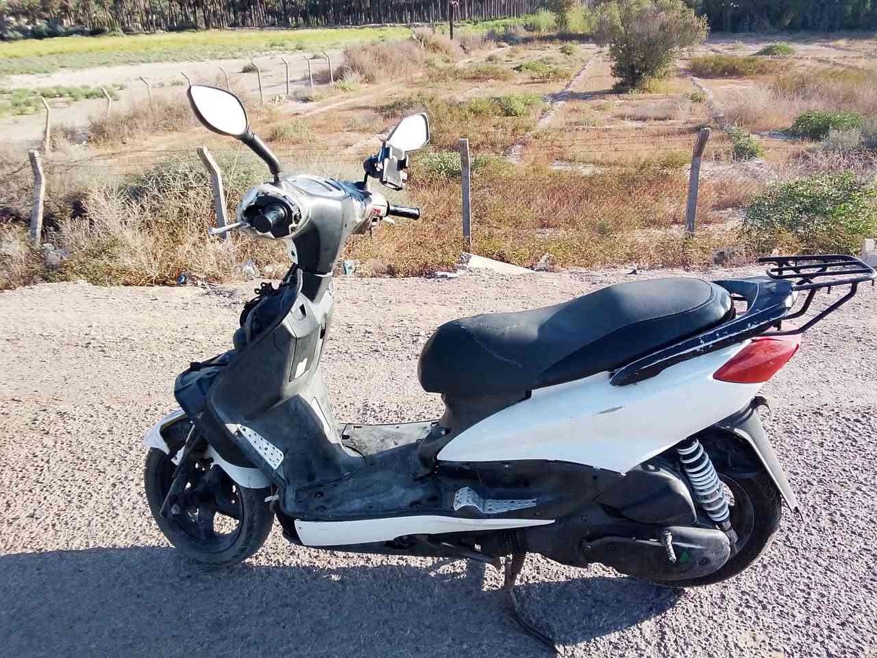 للبيع
***********
مكان زعفرانيه
مكينه مامفتوحه
نواقص بسيطه
ونقص بجم
سعر 450
سرعه110
سكنس نثيه
