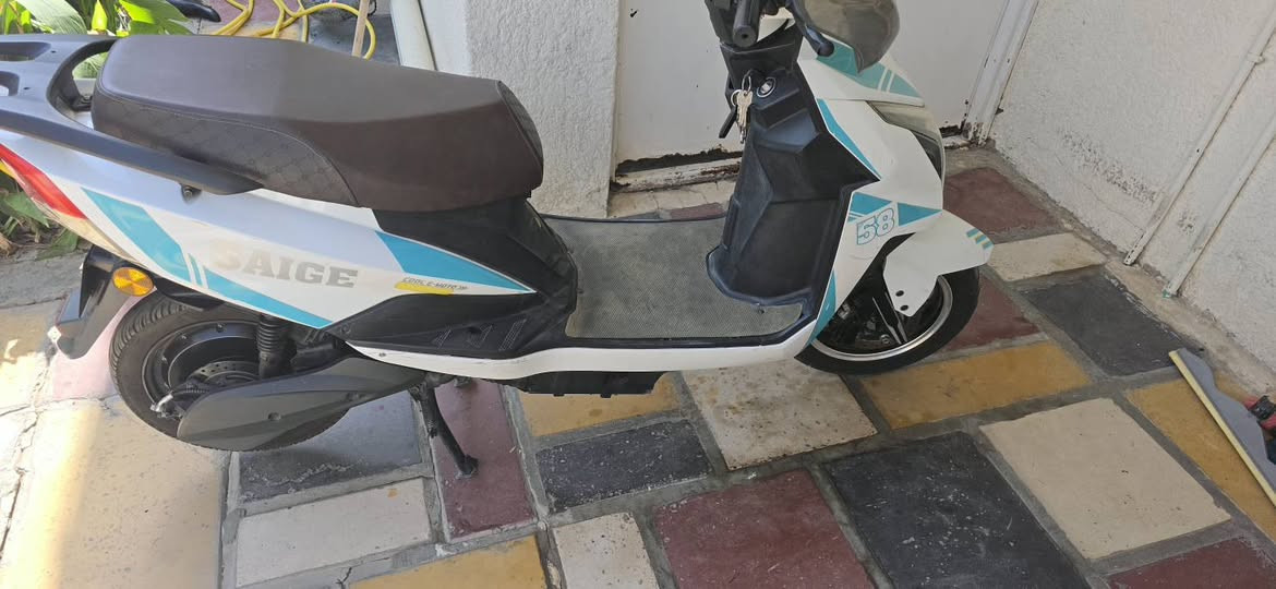 للبيع دراجة شحن نوع سايج نظافة 95٪ مكينة 3000 بطارية ليثيوم فوسفات الحديد 72 فولت /امبير30 ثلاث نمر سرعة 67 وأكثر لان ليثيوم بس البطارية عل ثاني وثالث تفقد شحن عل اول طبيعي ماعرف ليش صار ٧ أشهر بس من شديتها غير شي جديدة اريدها 950 الف *********** واتساب
