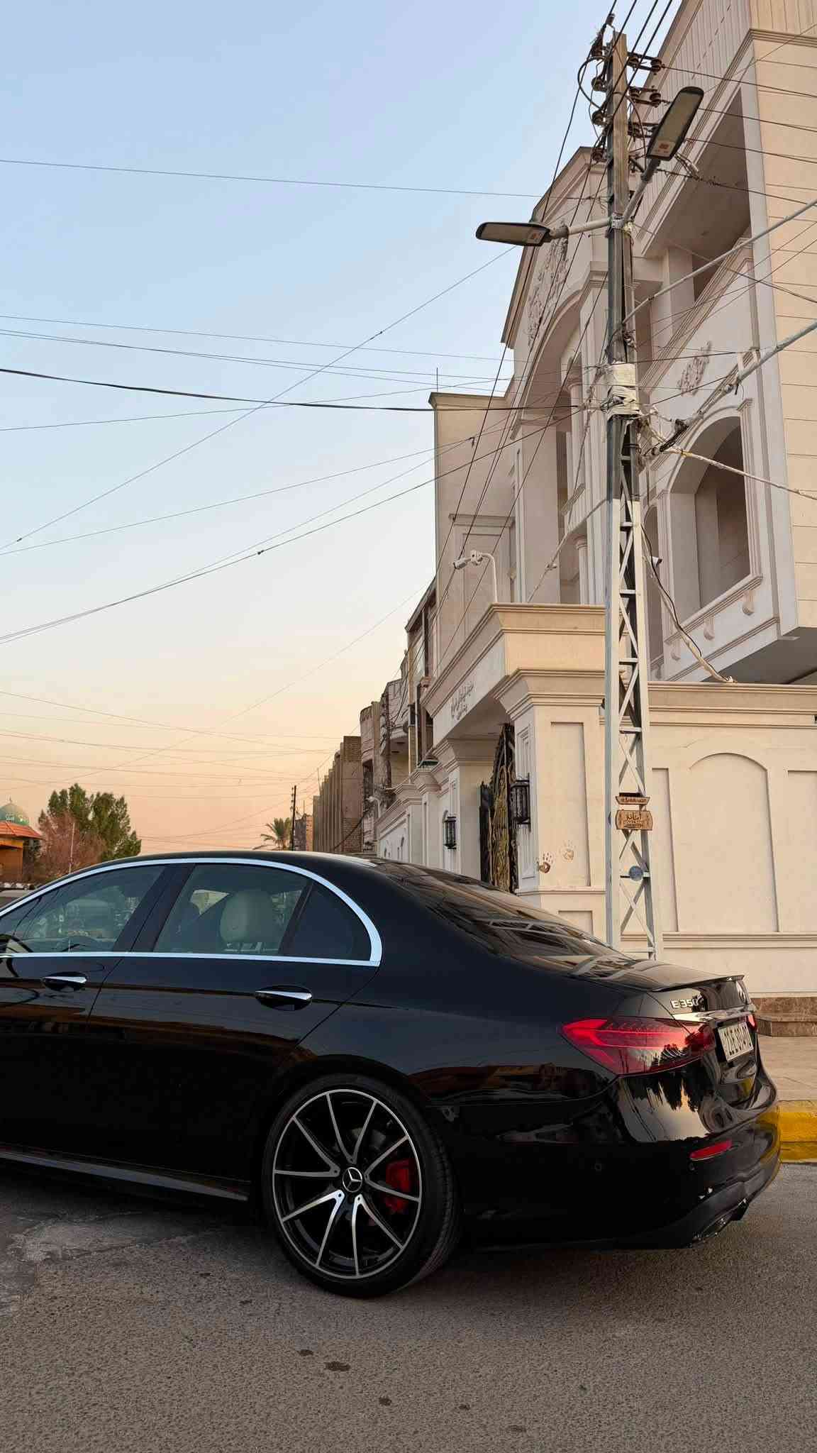 السلام عليكم
مارسيدس 2022 E350 
السيارة ماشيه 56m 
رقم اربيل تحويل مباشر 
السيارة وارد امريكي داخله كلين (بيها بنيد كلير فقط من امريكا صور سونار وحادث موجودات ) 

السيارة بدون ايرباك ولا دواخل 

السيارة جاهزة من كلشي كير مكينه صدر كله  مكفول بدون اي نقص 
مكاني بغداد 

السعر 31.500 
رقمي ***********

