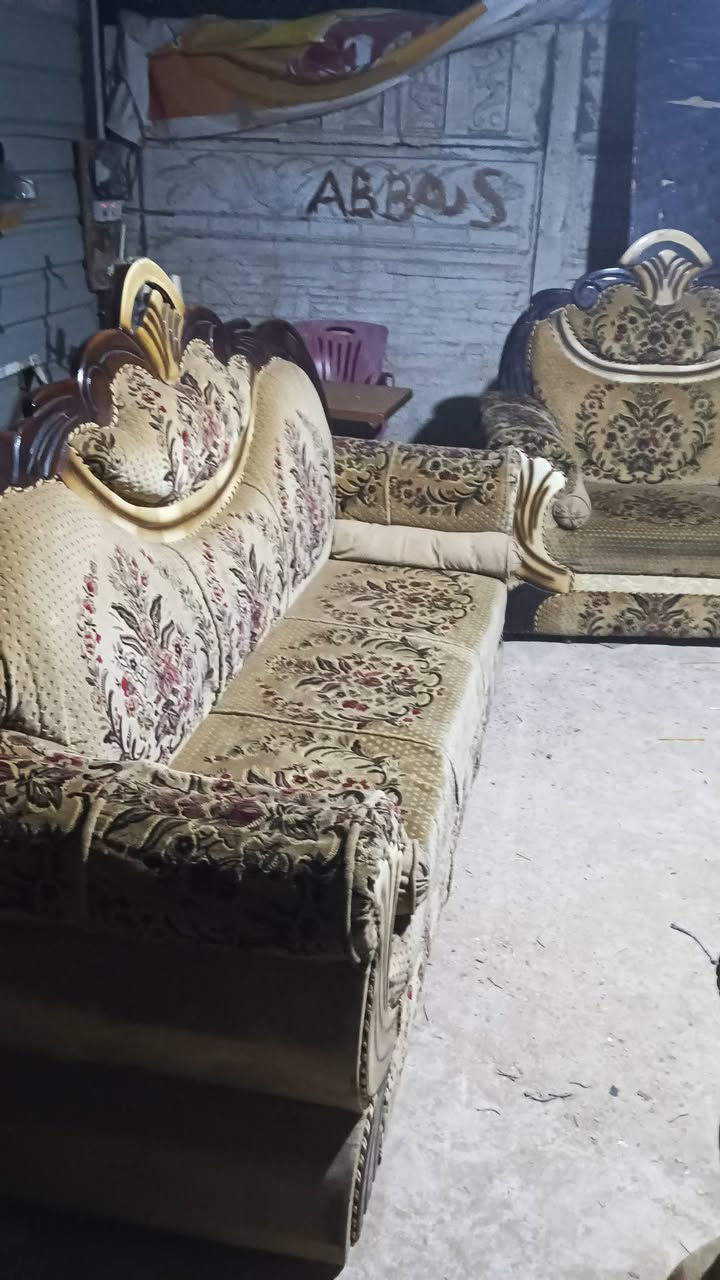 سلام عليكم 
تخم نضيف 9مقاعد 
السعر 350
حله مركز المدينه 
***********
وات ساب
