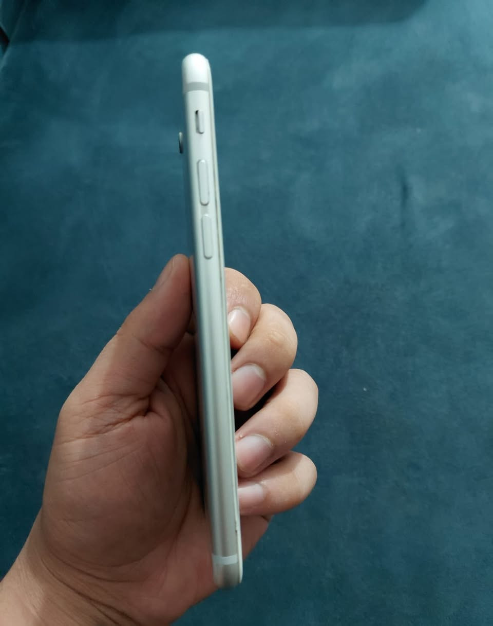 السلام عليكم
جهاز ايفون 6s للبيع
السعر ٧٥الف 
يوجد توصيل 
الشراي يتصل على الواتس اب
***********
