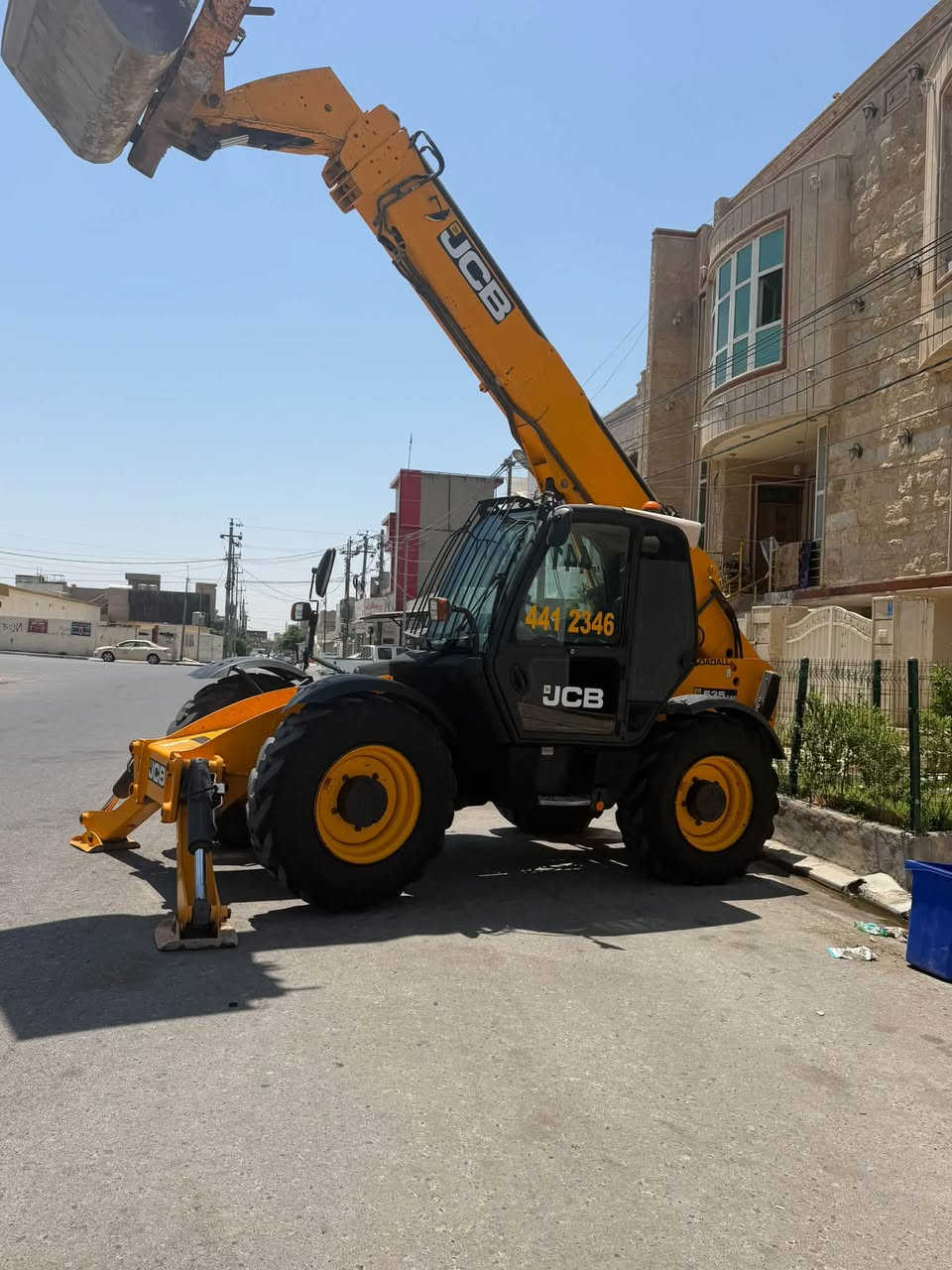 JCB
2010 ره قه م سنه وي اربيل 
تايرات جديد ٢٥ 
***********

نص مكتوب في الصور:
- ***********