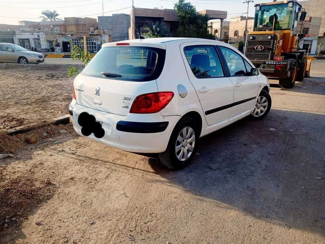 بيجو فرنسي ٢٠٠٦ ٣٠٧ سيارة ابلاديه لاصبغ ولا ضرار بسمي رقم ديالى تايرات نظيفه محرك نظيف صدرها نظيف سعر ٤٨ وبيه مجال هذا رقمي *********** مكاني ديالى بعقوبه
