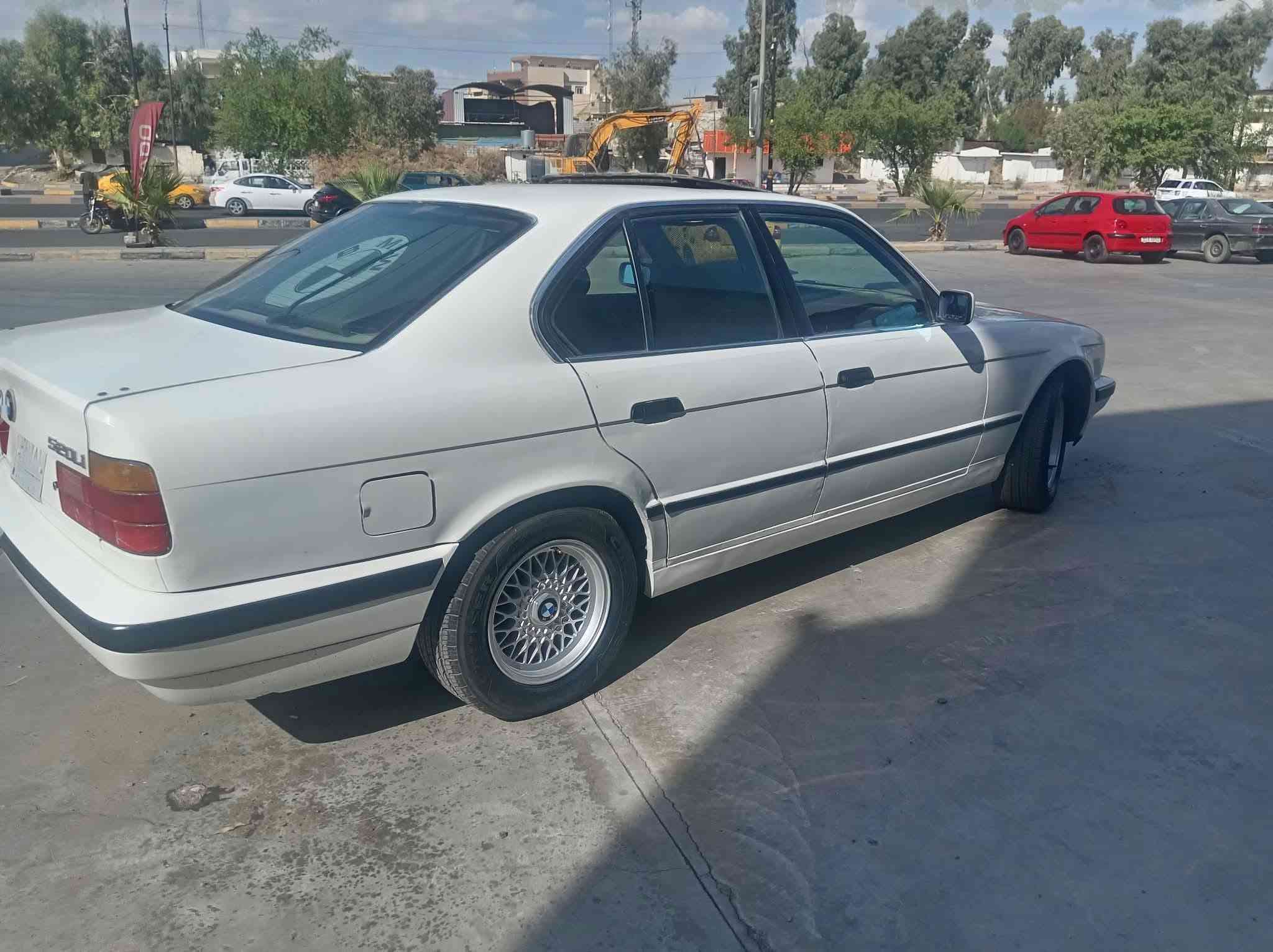 BMW
مكينه فل
رقم نينوئ الماني سنويه لي28
موديل 89 فول بس كير عادي
مكينه وكير شرط 
طخم الورئ والكدام معمر جديد
اكسل نظيف 
طخم تايرات جديد
مابيها ضرر صبغ قطعه فقط
واترايك وين مايعجبك
شرط التحويل 
السعر 38 وبيها مجال
***********
***********
