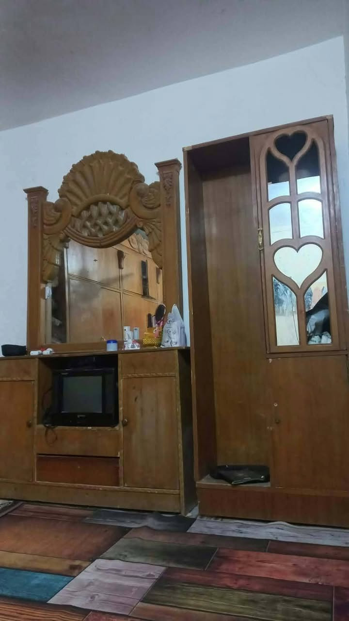 غراض منزليه للبيع كلمن وسعره لتواصل ع خاص او علق ويجيك السعر وخادم 

#المايشتري لايتعبني رحمه الله والديه

نص مكتوب في الصور:
- TECNO SPARK