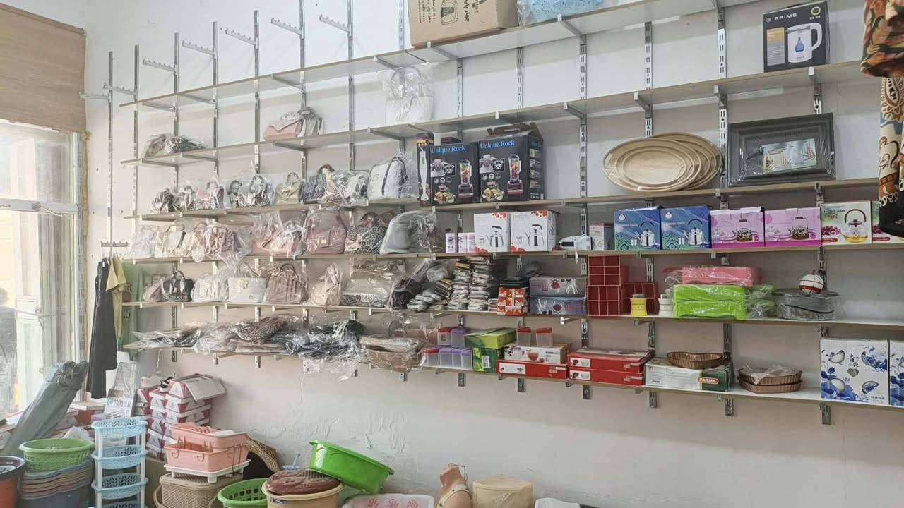 الغراض للبيع شلع تعال وخذ اليعجبك بجوه سعر الجمله المكان واسط الموفقية اتصل***********
