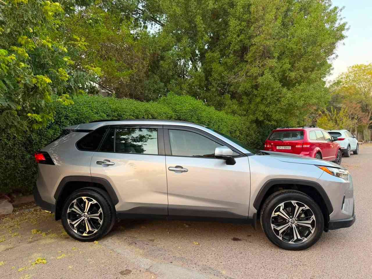 2024 Toyota rav4 hybrid limited 
٢٠٢٤ راف فور هايبرد لمتد أعلى مواصفات بالراف فور 

ضرر السيارة ابواب ثنين مبدلات نفس اللون جهة اليمين 
و PDR بسيط بالجاملغ الخلفي بجم كبس 
يعني السيارة بدون صبغ وبدون ايرباك فقط ايرباك بردة 
ماشية 22 الف ميل 
بدون اي نقص جاهزة رقم بغداد سنوية وهزة ورقم كلة جديد 

1-محرك 2500 هايبرد 
2-فتحة سقف سلايد 
3-كامرات عدد ٤ 
4-حساسات امامية وخلفية 
5- رادار امامي ورادار جانبي نقط عمياء ورادار خلفي 
6-قيادة ذاتية 
7-اربع ابواب بصمة دخول ذكي 
8-السيارة دفع رباعي فور ويل 4*4
9-كيجات دجتال كاملة ويتغير شكل الكيج 
10-شاشة كبيرة تختلف عن بقية الفئات 
11-سستم صوت JBL مع سبوڤر بالصندوك 
12-صندوق كهربائي مع امكانية الفتح بالقدم 
13-لايتات امامية و بك لايت فول LED 
14-بلوجكترات 
15-بيها ويل كب مال راف فور برايم حجم ١٩ اصلي 
16-اوتو هولد 
17-شحن هاتف لاسلكي واير ليس 
18-خزن كشنات 
19-كشنات جلد لون ابيض امامية كهرباء 
20-تبريد وتدفئة كشنات امامية و تدفئة كشنات خلفية وتدفئة ستيرن 
21-انارة داخلية LED 
22-سايد بريك كهربائي 
23-اشاير بالمرأة الجانبية

السعر 25.800$ 
مكان السيارة بغداد البنوك 
***********
