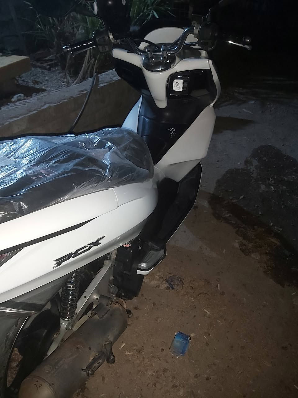السلام عليكم دراجة(pcx)چيل ألاول ياباني رمبة
جيل ألاول ياباني 
 كفاله الدراجه كفر ومكينه لوك ناقصهه بس واقية صالنصة 
✅لاتبخير لاتنقيص شلعه معدل خير من الله
✅حساسات كله شغاله 
السعر( مليون 550)وبيه مجال حك الچية 
بغداد : أركية وفاضل قرب جسر الدوار 
أتصال ***********
واتساب موجود.نفس الرقم
