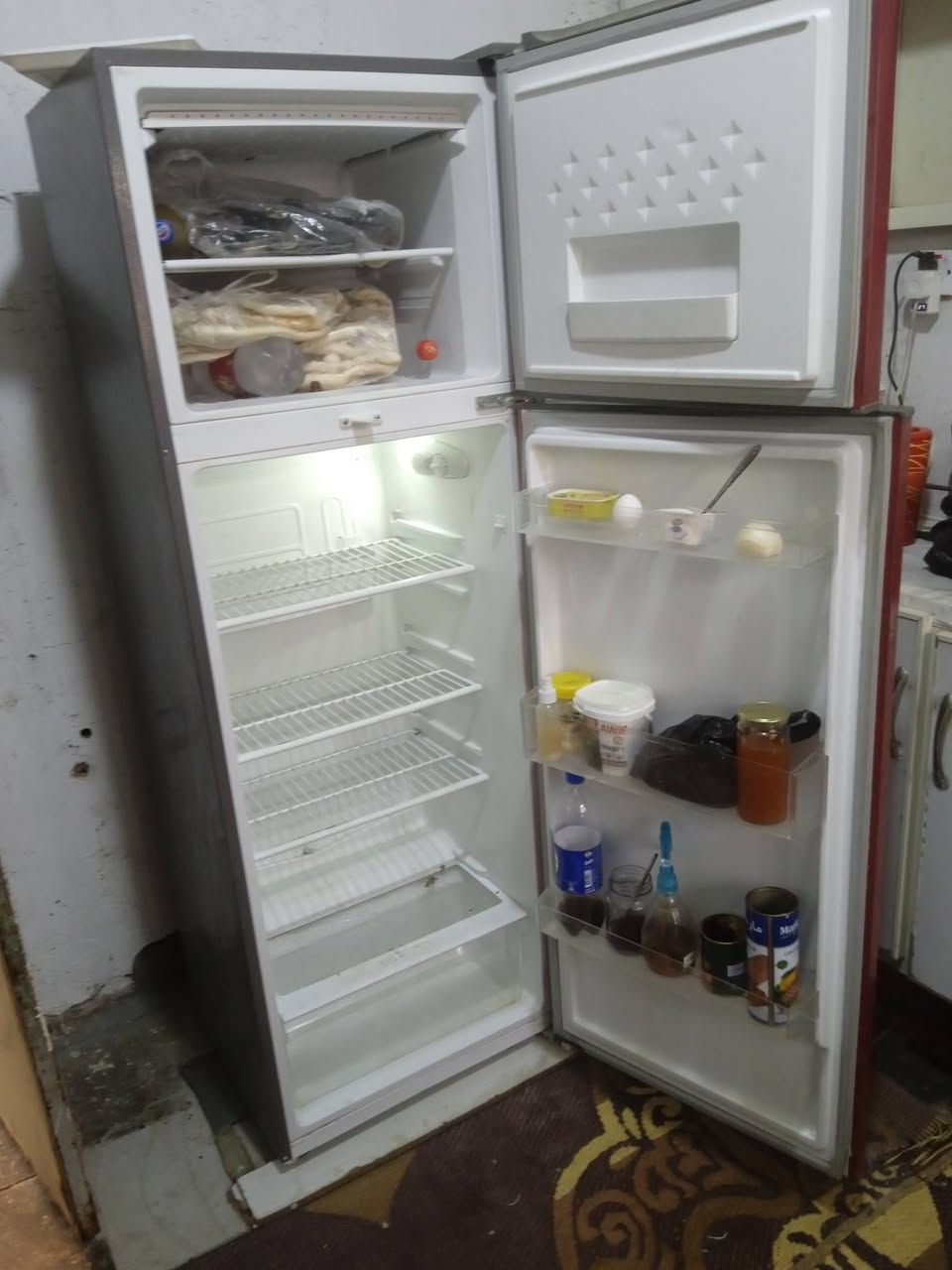ثلاجه حجم ١٨ نوع دنگه شغاله وعلفحص بسعر ١٧٥ نظيفه جدا للتواصل واتساب ***********
