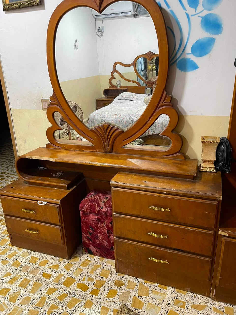 غرفت أخشاب صاج غرفه كلش نضيفه كنتور ٤بيبان مكاني كركوك حي نداء ***********
