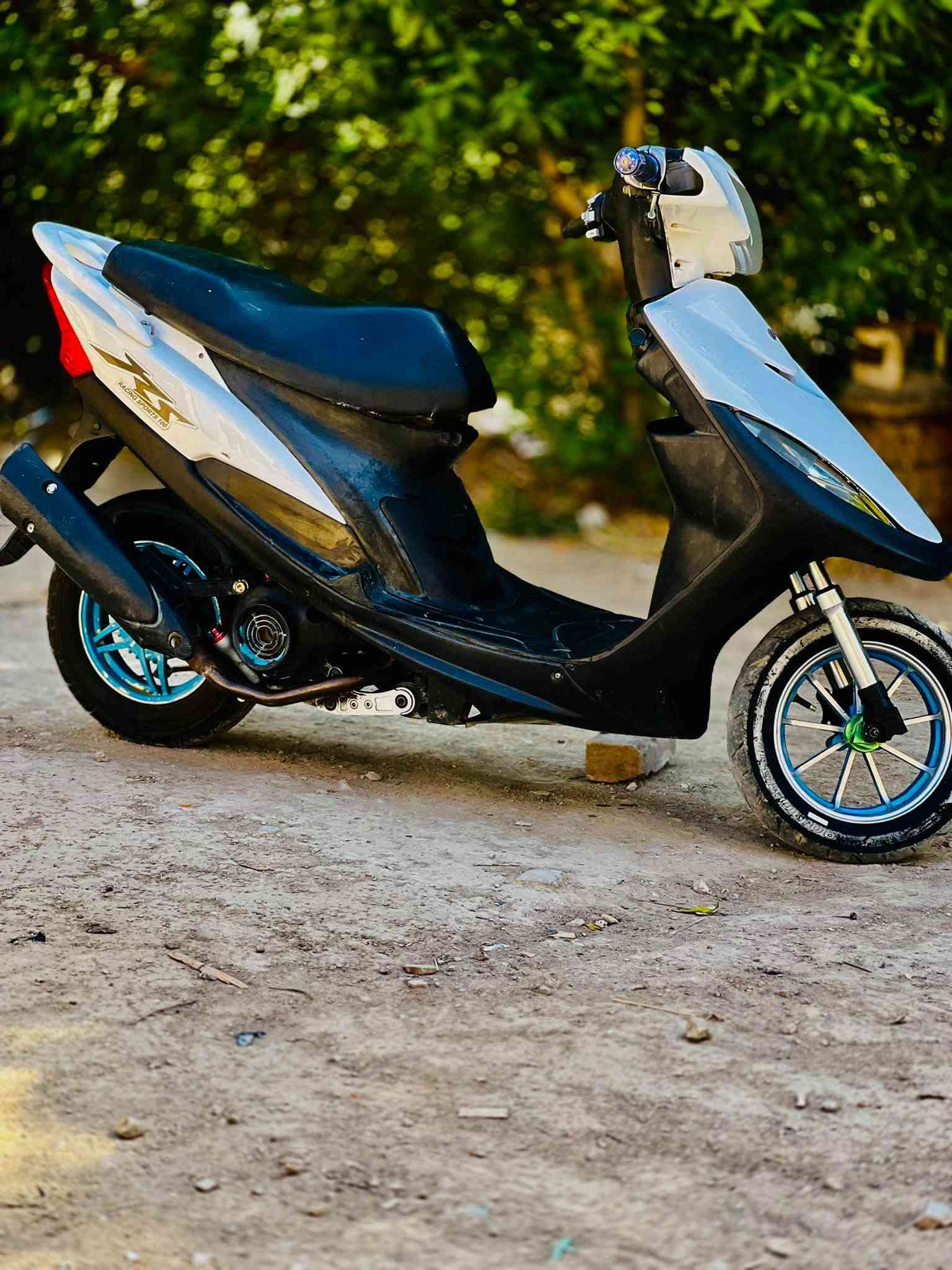 ماكس عدلة • ٤٩ • سلف