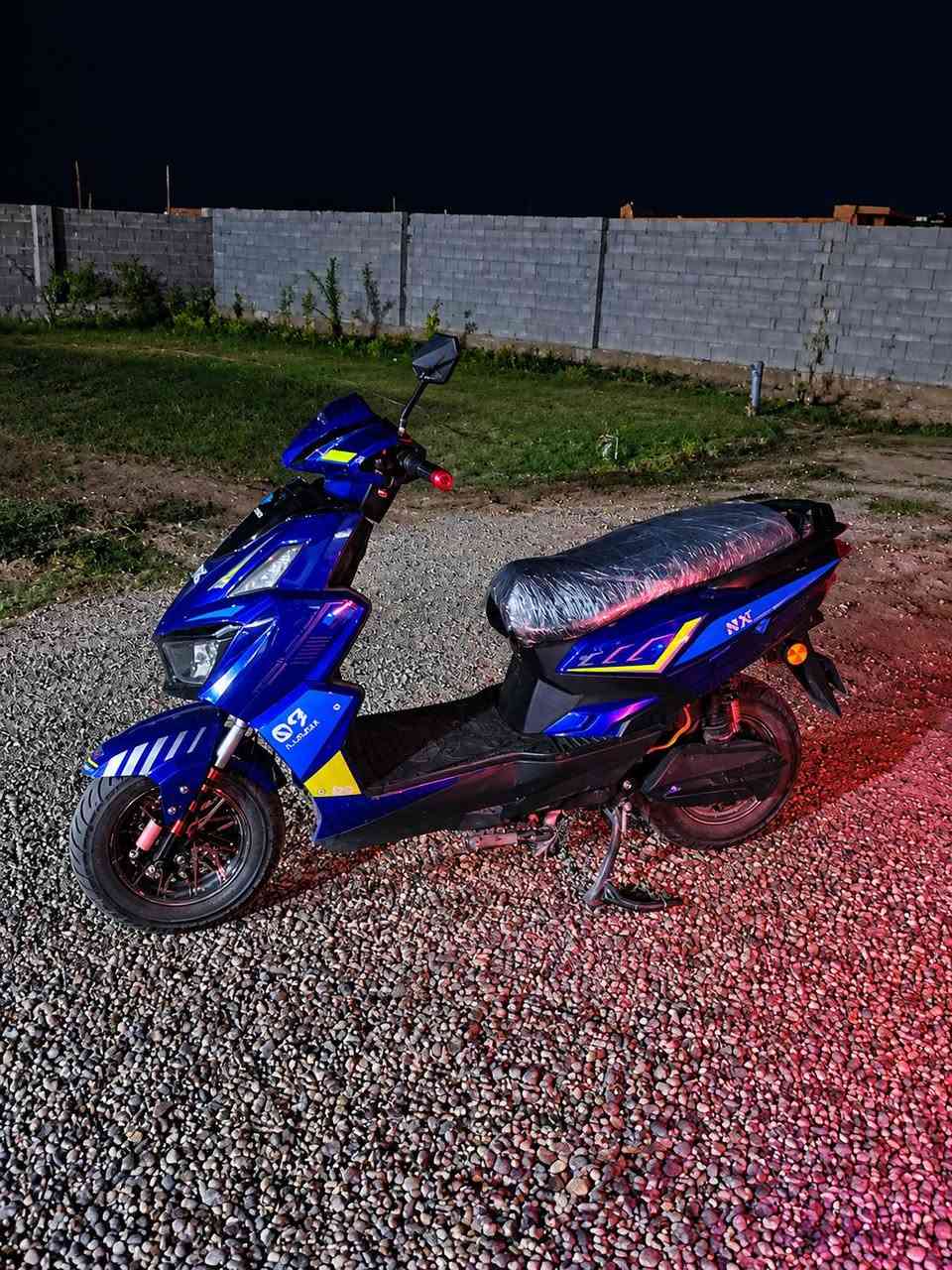 ماتروكس للبيع موديل 25ملف 2000 6بطاريات مسطره شغال مابي نقص بطاريات متوسطه قوتها السعر500وبي مجال مكاني الرمادي
***********

نص مكتوب في الصور:
- HONOR X9c