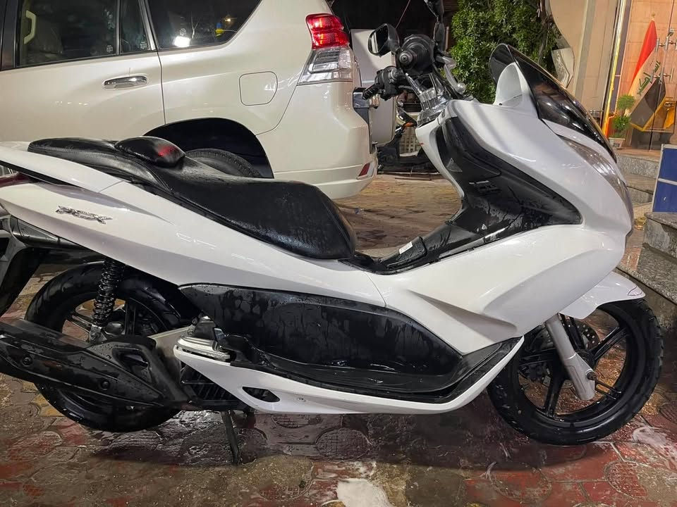 السلام عليكم دراجه pcx جيل اول محرك 125cc مكفولة المحرك مداخل عليه درنفيس امانة اللّٰــــه مال جناي مستعجل على بيعتها تجي تشوفها كدام عينك وتفحص  يله تاخذها  شلعة ومعدل خير من اللّٰــــه اللّٰــــه يشهد  خرسة ما بيها صوت رايدها بمليون و٦٠٠ وبيها مجال للشراي بغداد شارع فلسطين  ساحة بيروت هذا رقمي ***********
