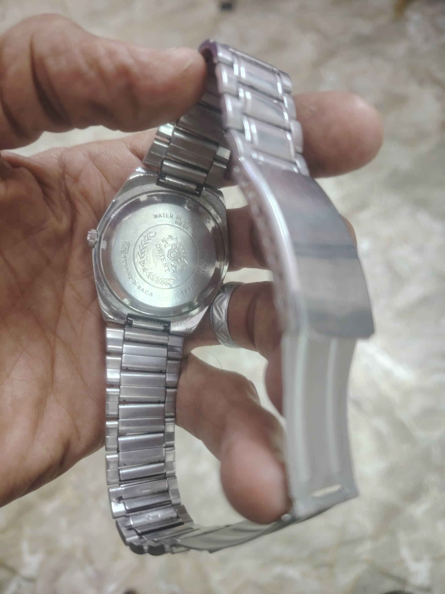 ساعة • للبيع • سعر عالخاصة
