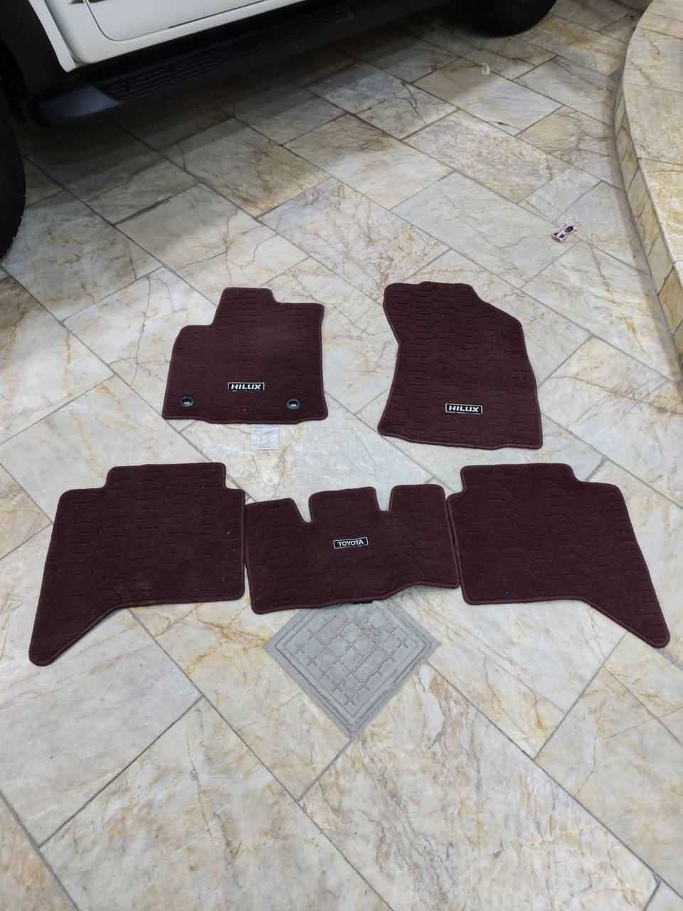 گاعيات بيكب هايلوكس الاصليات
جدد استخدام جدا قليل
ترهم ادفنجر GR TRD ول گاز
5 قطع 
مكاني البصرة الزبير
سعر 90 الف
***********
