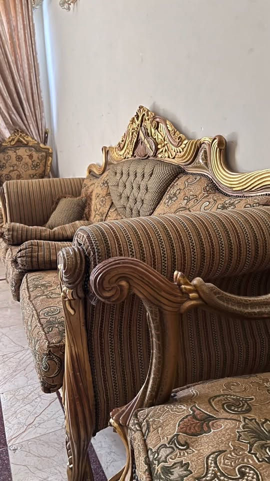 تخم للبيع زان مصري ١٠ مقاعد طبله وسطية و طبلاين صغار زجاج

للتواصل 
واتساب 
***********
