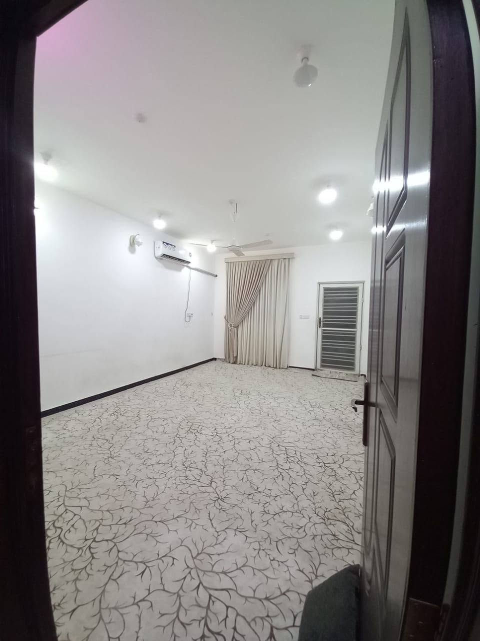 دار 250 متر صرف  طابقين 
📍دوح بلقريه الايطاليه
بناء شخصي طابقين الطابق الاول غرفتين وحمام وتواليت او برانس ومطبخ بارد وحار وصاله 
الطابق الثاني غرفتين وحمام وصاله جبيره 
بناء سنه 2022 
الواجه١٢ في ٢٠
مطلوب 95 
سعر بيده 175
***********
