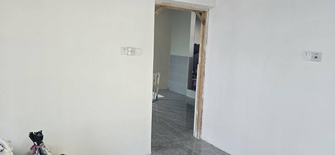 السلام عليكم دار للبيع بغداد المدائن مقابل مركز شرطة المدائن خلف اسواق سبلاش زراعي  قرار ١٧ مساحة الدار ١٦٥متر الواجهه ٨.٣٠ نزال ٢٠  عرض الشارع ١٥ متر... يتكون الدار الطابق الأول ستقبال غرفه نوم صاله مطبخ صحيات داخلية خارجيه وكراج سياره حديقه... والطابق الثاني غرفتين نوم وصاله وصحيات خدمات كامله تبليط كهرباء ماء مجاري ثقيلة وأمطار . للاستفسار الاتصال على الرقم *********** واتسب
