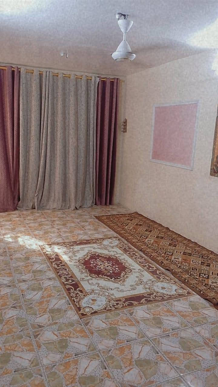 سلام عليكم بيت اللبيع مساحه 100متر طابقين طابق الاول حولي كبير وستقبال وغرفه نوم وطابق الثاني غرفتين كاملات وكبار عنوان البيت شعله ع غربي فرع حسينيه الحوراء زينب ع سعر البيت 95وبي مجال اللطيبين استفسار او تفاصيل ع هاذا الرقم ***********
