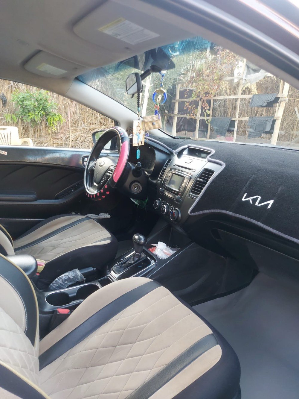 🚗 كيا فورتي موديل 2018 للبيع أو مراوس (حسب القناعة) 🚗
المواصفات:
 المحرك: 2000 دوش (2.0L DOHC)
 المسافة المقطوعة: 117 ألف ميل
 التحكم: تحكمات ستيرن جهتين
 الشاشة والكاميرا: كاميرا بلادية
 الوضع العام: السيارة نظيفة جداً، استخدام شخصي، ومسويلها أدامة كاملة من إلى (جاهزة للعمل وما تحتاج أي مصروف).
الضرر/الحادث:
 جاملغ السايق + ربع البنيد.
 قبق الجنطة مبدل.
(صور الحادث متوفرة للجادين).
السعر والتفاصيل:
 السعر: 125 ورقة ($12,500) وبيه مجال للشراي الجاد.
 المكان: النجف الأشرف.
 للتواصل والاستفسار: ***********