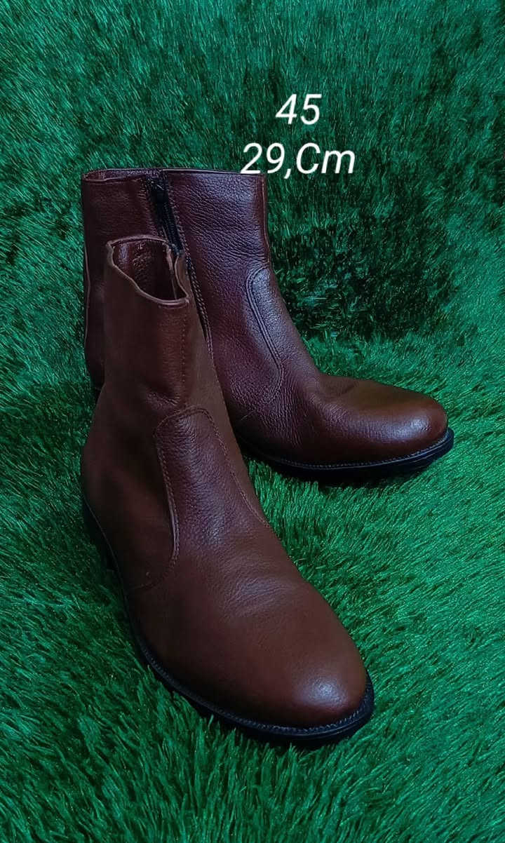 👟احذيه  باله درجه اولى 
نظافه 💯 رجالي 
قياسات مختلفه الأسعار بلخاص 🌷
يوجد توصيل لجميع المحافظات 🚛 
لتواصل ***********📱

نص مكتوب في الصور:
- 39 25,5,Cm
- 45 29,Cm
- 39,5 24,5,Cm
- 38
- 24,Cm
- 41
- 26,Cm
- 42
- 27,Cm
- 41,5