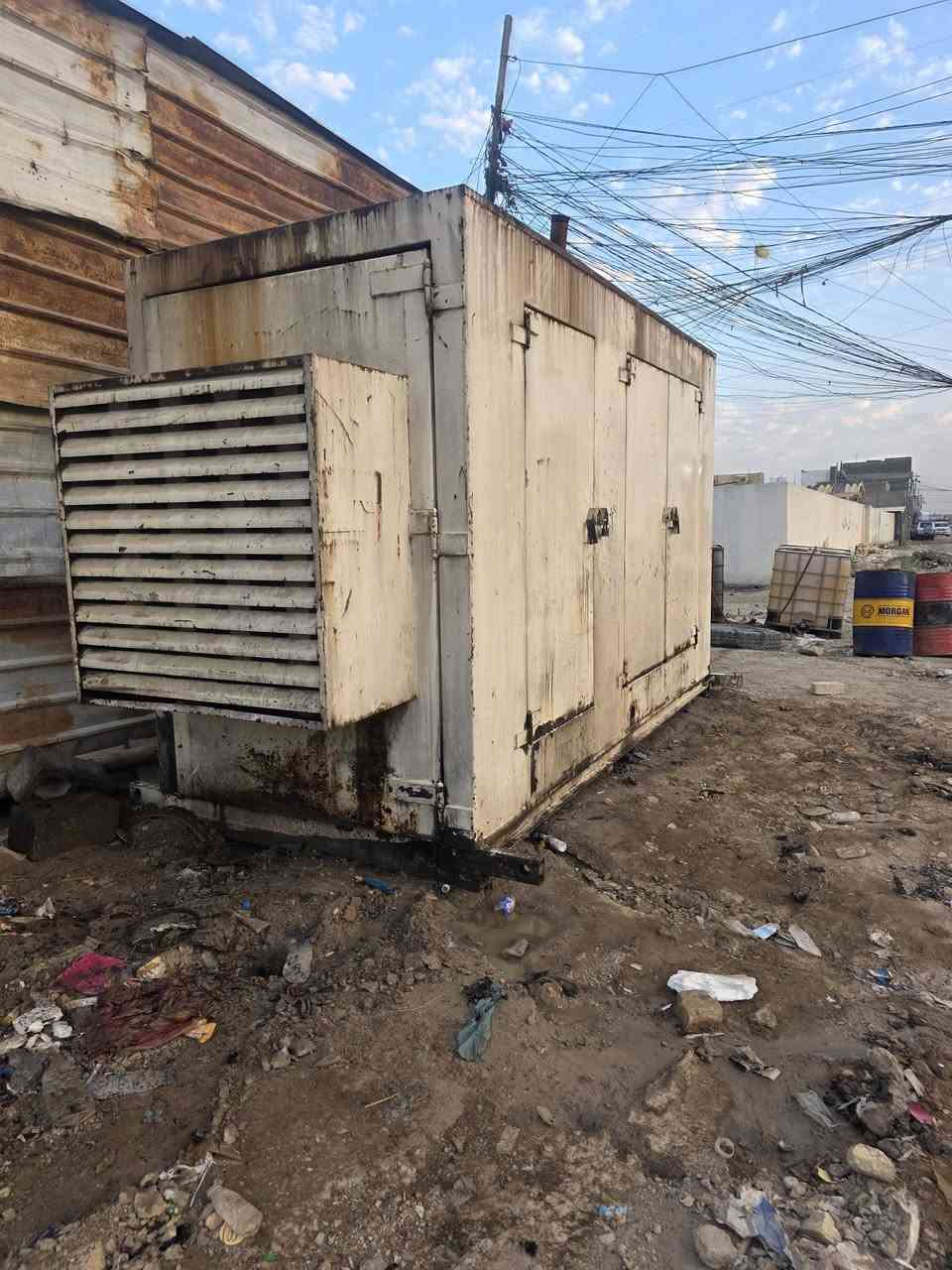 السلام عليكم
كاتم نظيف للبيع الطول ٤متر العرض١٧٥ الارتفاع ٢مترونص السعرمليونين ونص ***********
