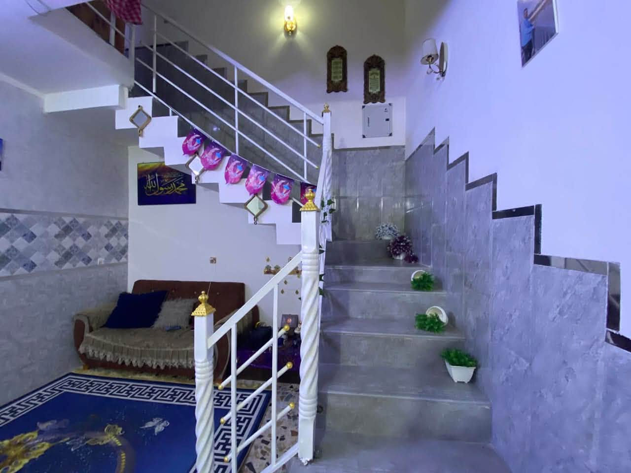 🏡 بيت حديث للبيع في الزعفرانية (السدة)
 المساحة: 180 متر (بناء حديث، ماء مستمر).
 الملكية: طابو زراعي (سند 25).
 الميزة: درج داخلي + درج خارجي (إمكانية فصل الطابقين بسهولة).
🔹 الطابق الأرضي:
طارمة، استقبال، صالة، غرفتين نوم، (2) ترك، (2) صحيات.
🔹 الطابق الثاني:
3 غرف نوم (واحدة سويت بحمام داخلي)، صالة، صحيات، بلكونة، سطح أول + سطح ثاني.
 للتواصل والاستفسار: ***********
سعر: 170
