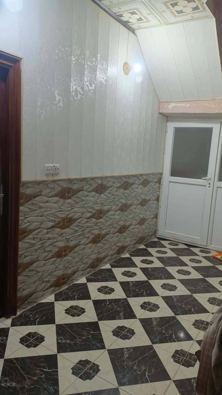 بيت ركن للبيع في سبعه نيسان بفرع سكله خورشيد بي غرفتين نوم وهول واستقبال ومطبخ وصحيات داخلي وخارجي وكراج والبيت كله سيراميك وسقف ثانوي مساحتة 125م السعر 37 وبي مجال  للاستفسار
بيت ركن للبيع في سبعه نيسان بفرع سكله خورشيد بي غرفتين نوم وهول واستقبال ومطبخ وصحيات داخلي وخارجي وكراج والبيت كله سيراميك وسقف ثانوي مساحتة 125م السعر 37 وبي مجال  للاستفسار
***********
