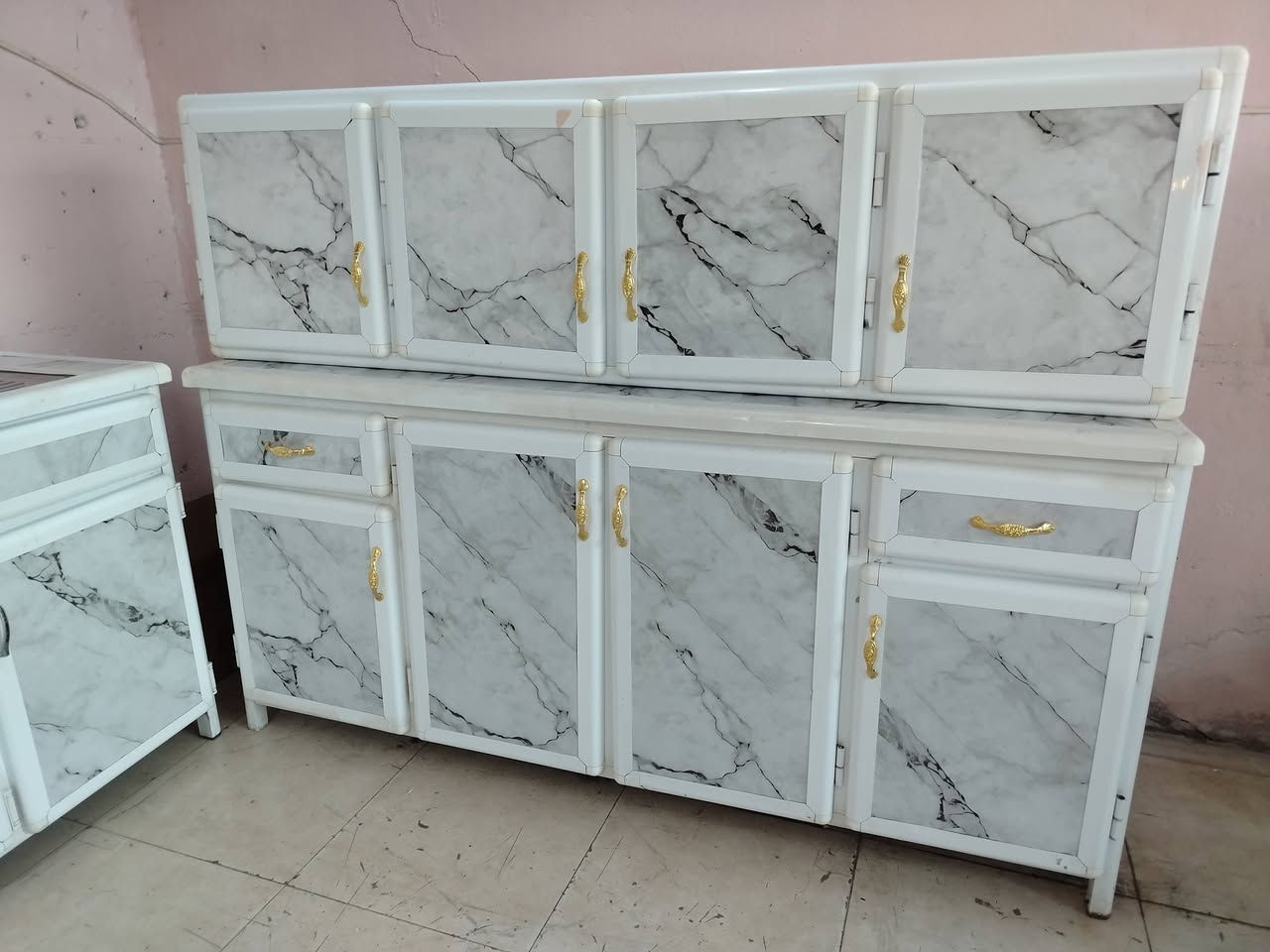 للبيع كونتر ارضى ملحق مترين نضيف شغل تقيل سنك مترين تقيل سعر ٣٢٠ بي مجال *********** اسيا ***********
