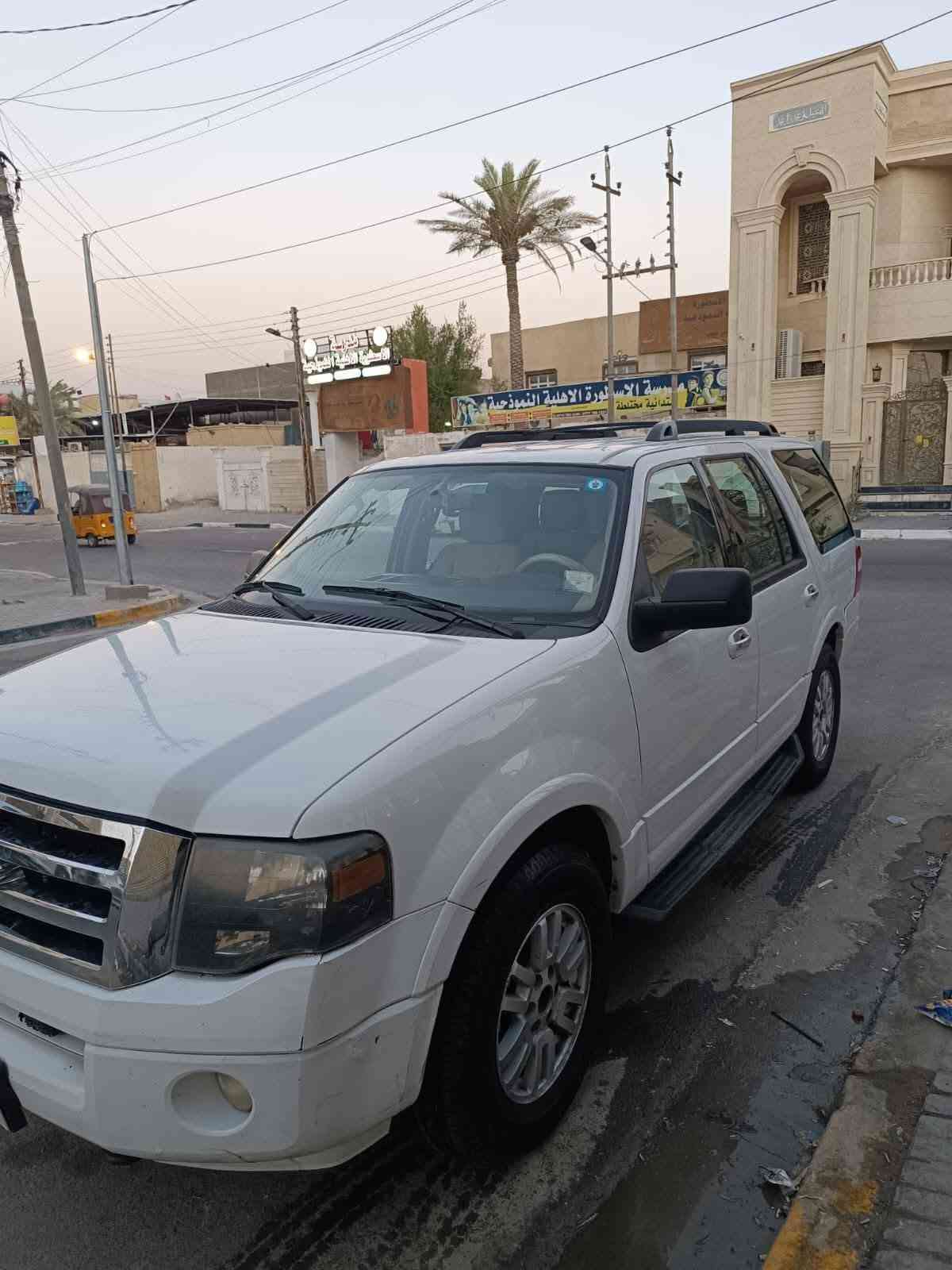 السلام عليكم فورد اكسبديشن 2010 خليجي رقم بغداد انكليزي هزه جديده راعيها بالبصره بيها باب خلفي صبغ فقط محرك كير كفاله حداديه وتخم تاير جديد تبريد ثلج حاليا السياره جاهزه السعر 98 مجال قليل مكاني البصره   ***********///***********
